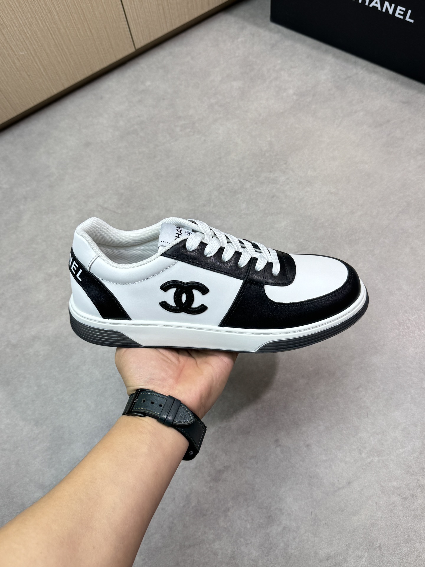 Chanel 黑白一比一運動鞋 經典雙C設計 時尚百搭款|超A仿原單精品圖片 12 Chanel 黑白一比一運動鞋 經典雙C設計 時尚百搭款|歐美奢侈品精品推薦