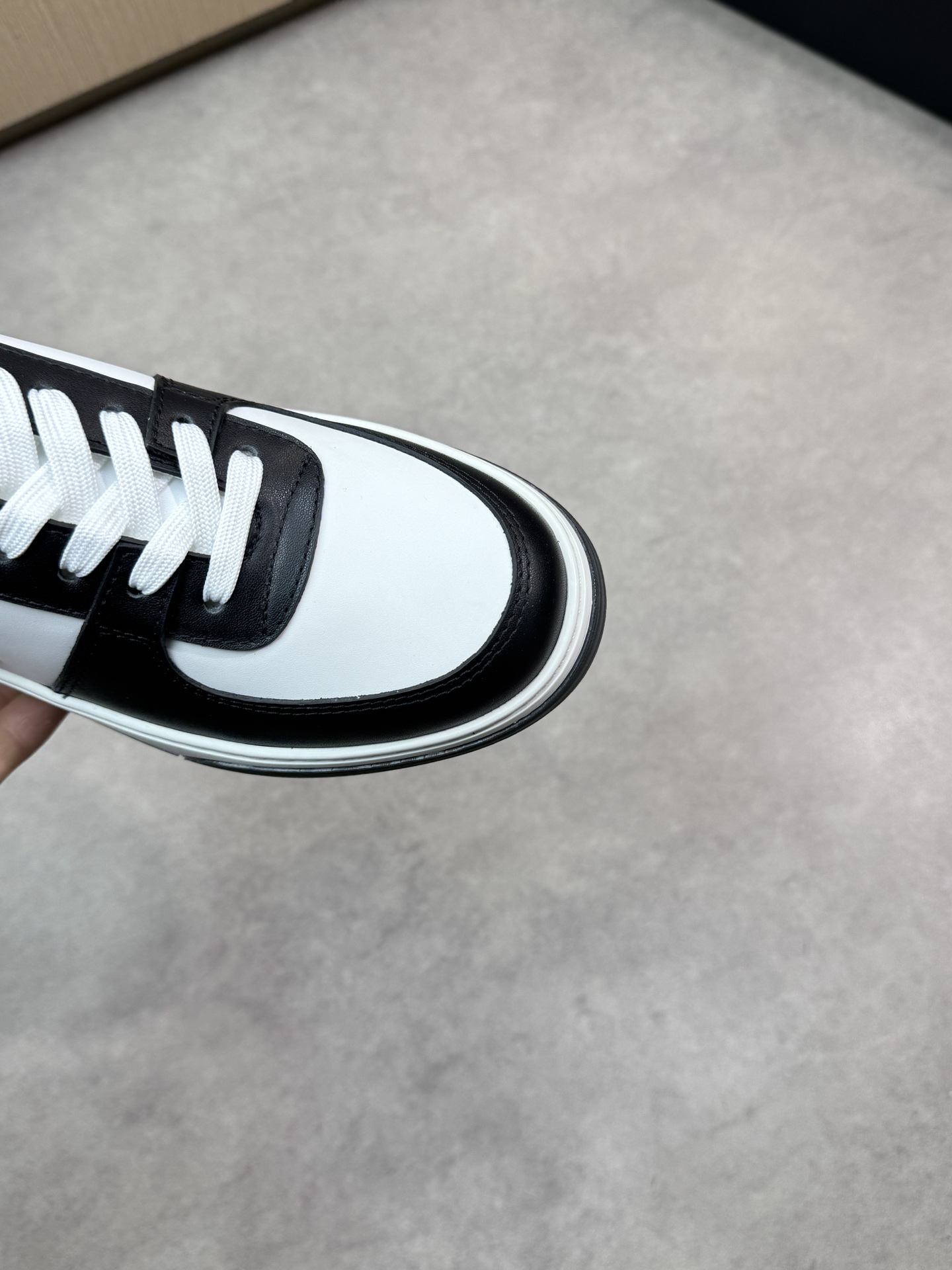 Chanel 黑白一比一運動鞋 經典雙C設計 時尚百搭款|超A仿原單精品圖片 10 Chanel 黑白一比一運動鞋 經典雙C設計 時尚百搭款|歐美奢侈品精品推薦