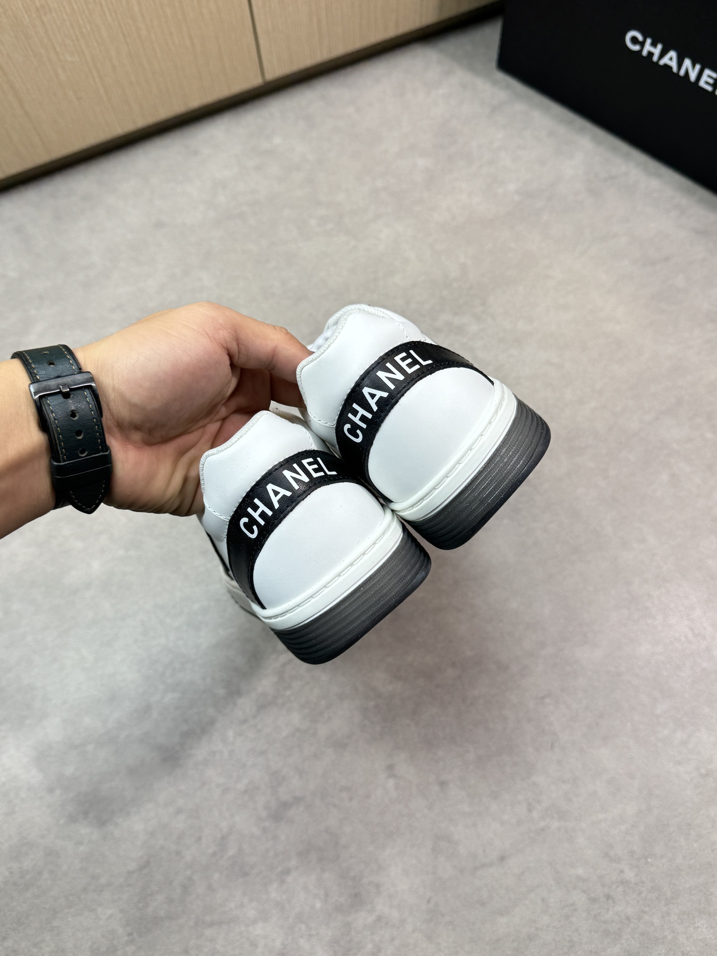 Chanel 黑白一比一運動鞋 經典雙C設計 時尚百搭款|超A仿原單精品圖片 8 Chanel 黑白一比一運動鞋 經典雙C設計 時尚百搭款|歐美奢侈品精品推薦