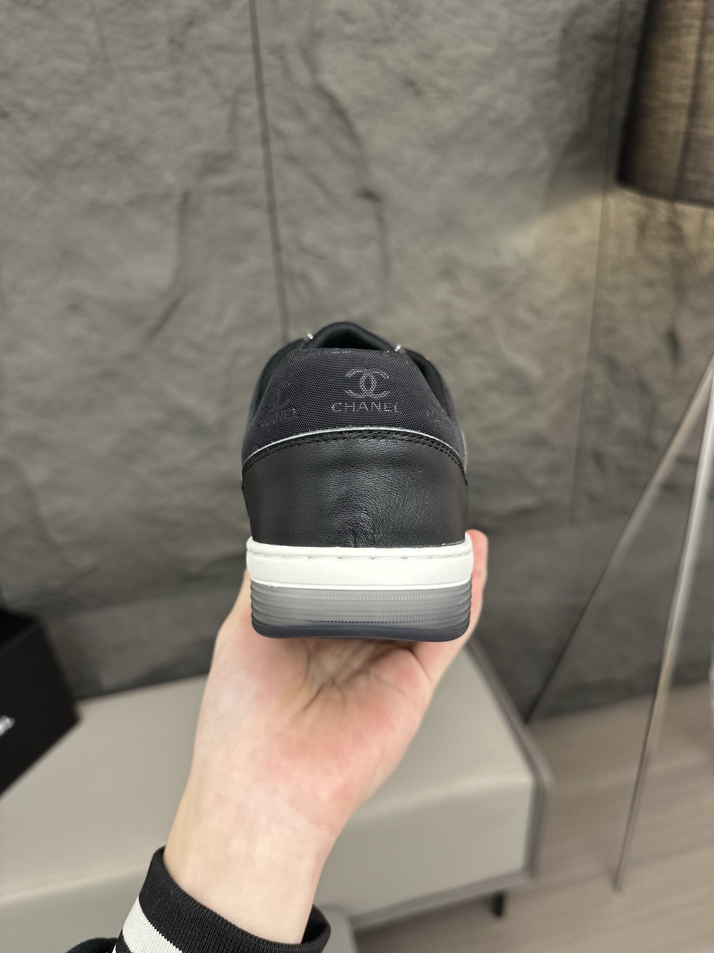 Chanel 黑白精品仿製運動鞋 經典雙C復古風格設計|超A仿原單精品圖片 9 Chanel 黑白精品仿製運動鞋 經典雙C復古風格設計|歐美奢侈品精品推薦