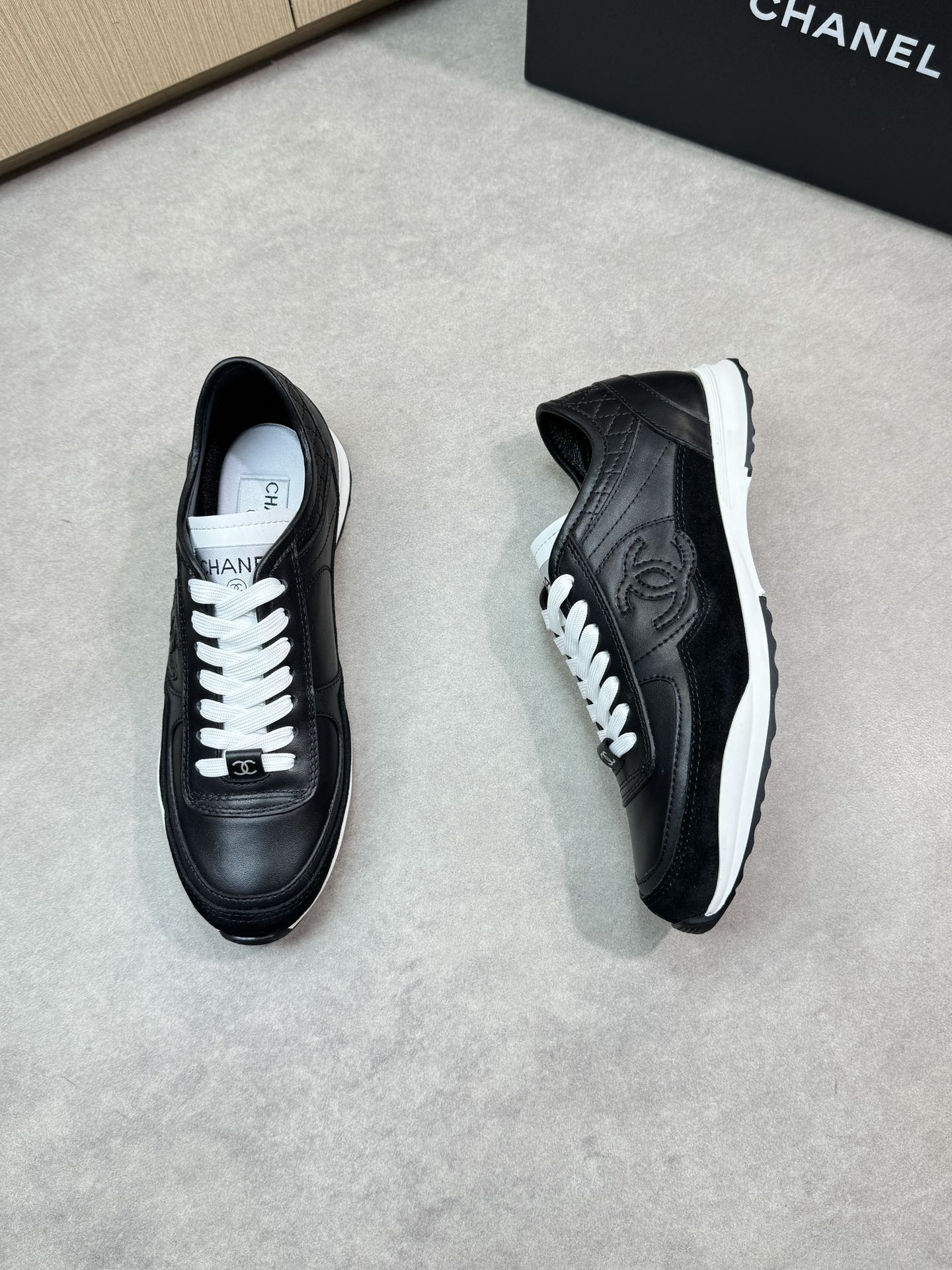Chanel 黑色A貨運動鞋 經典雙C標誌皮革拼接款|超A仿原單精品圖片 14 Chanel 黑色A貨運動鞋 經典雙C標誌皮革拼接款|歐美奢侈品精品推薦