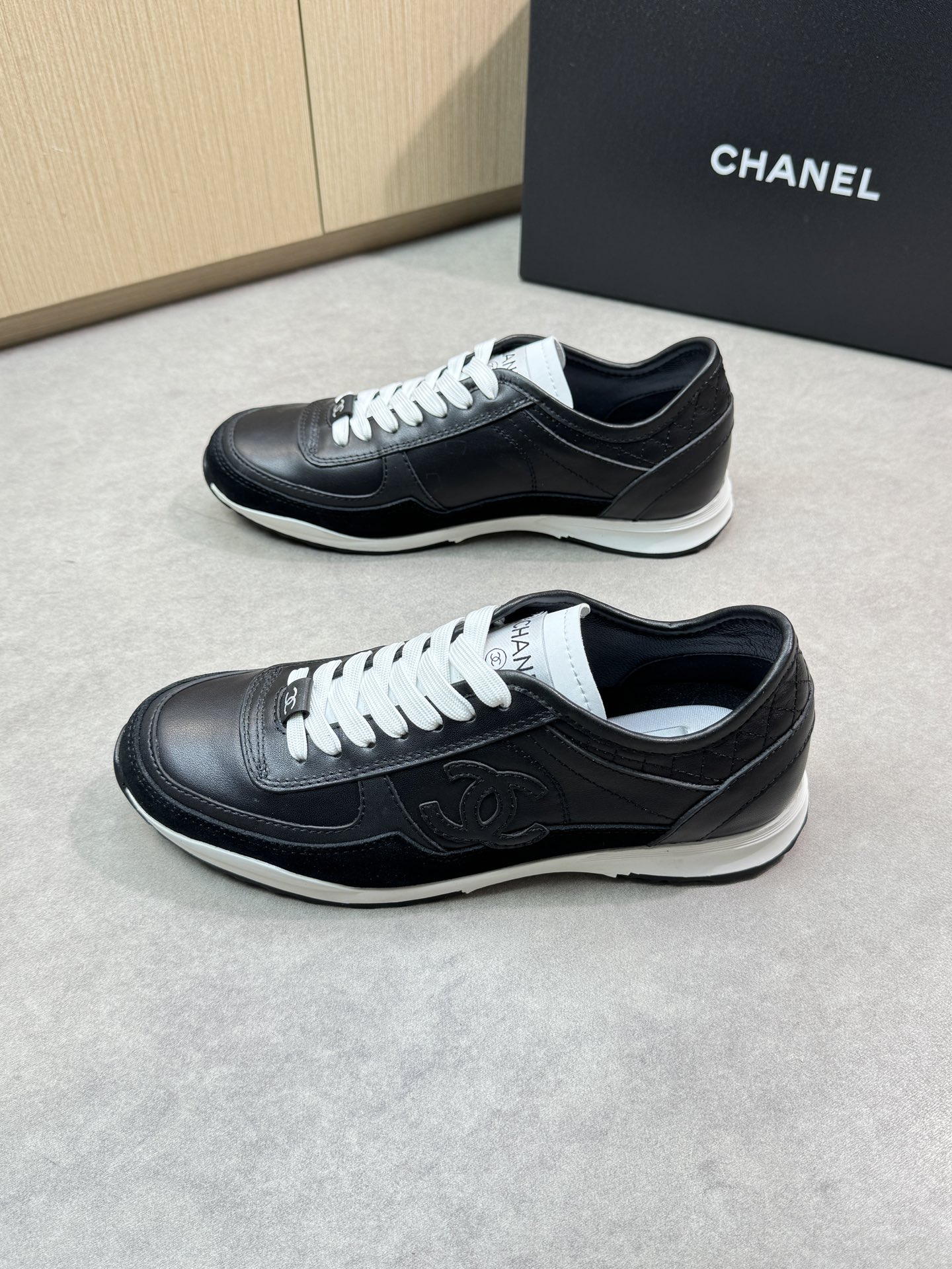 Chanel 黑色A貨運動鞋 經典雙C標誌皮革拼接款|超A仿原單精品圖片 13 Chanel 黑色A貨運動鞋 經典雙C標誌皮革拼接款|歐美奢侈品精品推薦