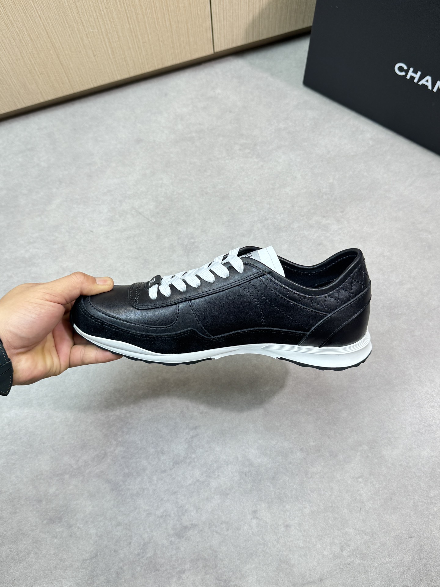 Chanel 黑色A貨運動鞋 經典雙C標誌皮革拼接款|超A仿原單精品圖片 11 Chanel 黑色A貨運動鞋 經典雙C標誌皮革拼接款|歐美奢侈品精品推薦