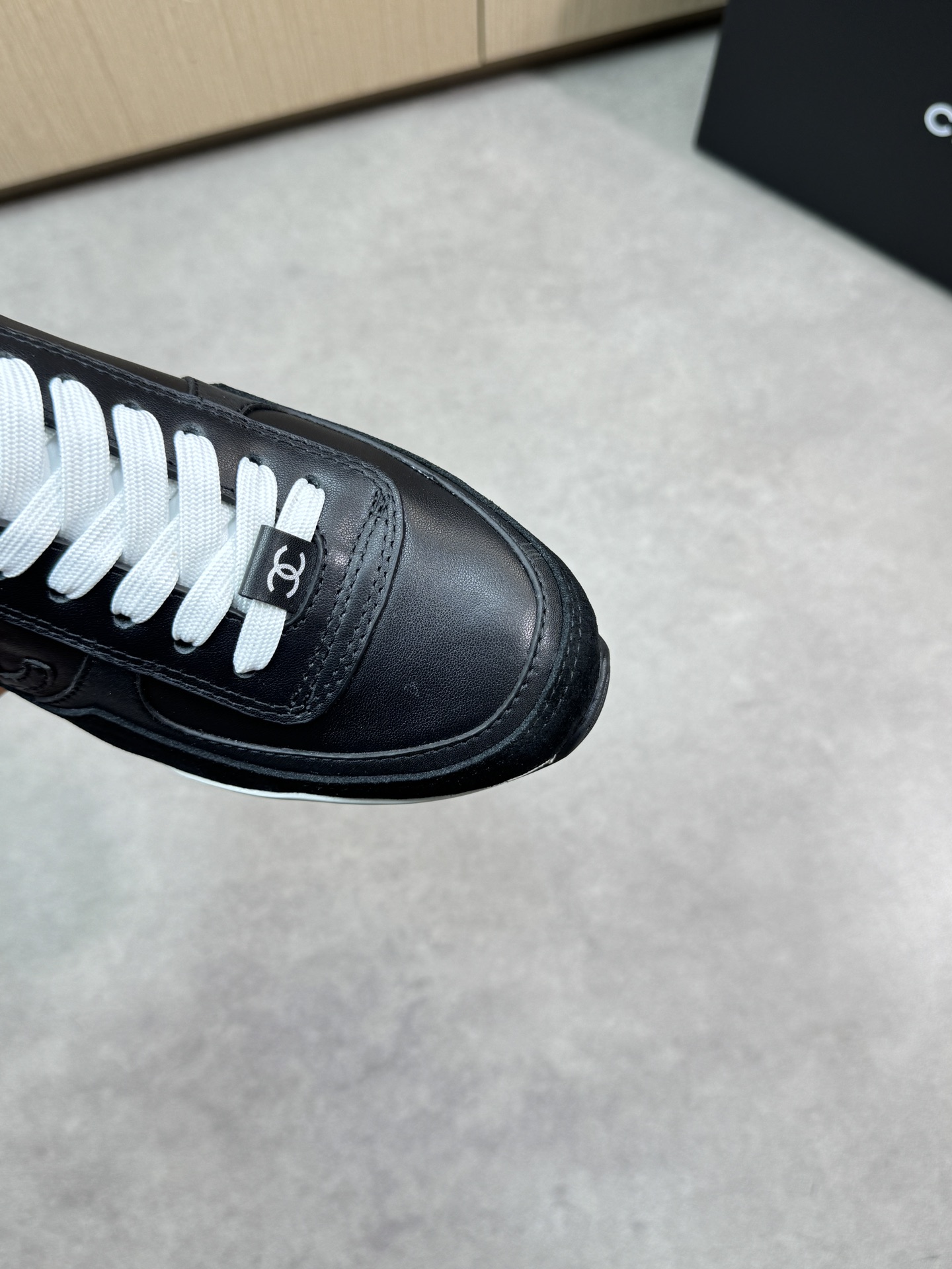 Chanel 黑色A貨運動鞋 經典雙C標誌皮革拼接款|超A仿原單精品圖片 10 Chanel 黑色A貨運動鞋 經典雙C標誌皮革拼接款|歐美奢侈品精品推薦