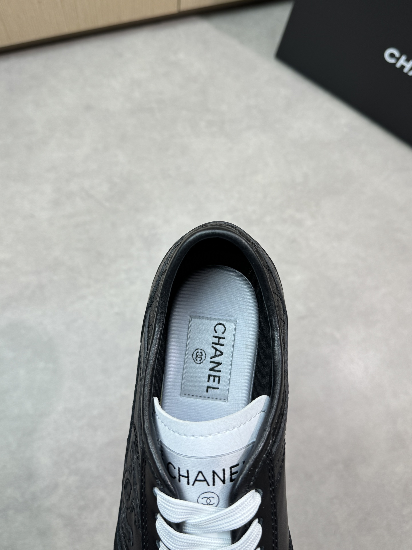 Chanel 黑色A貨運動鞋 經典雙C標誌皮革拼接款|超A仿原單精品圖片 9 Chanel 黑色A貨運動鞋 經典雙C標誌皮革拼接款|歐美奢侈品精品推薦