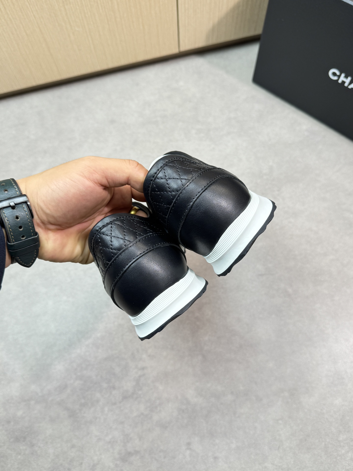 Chanel 黑色A貨運動鞋 經典雙C標誌皮革拼接款|超A仿原單精品圖片 8 Chanel 黑色A貨運動鞋 經典雙C標誌皮革拼接款|歐美奢侈品精品推薦