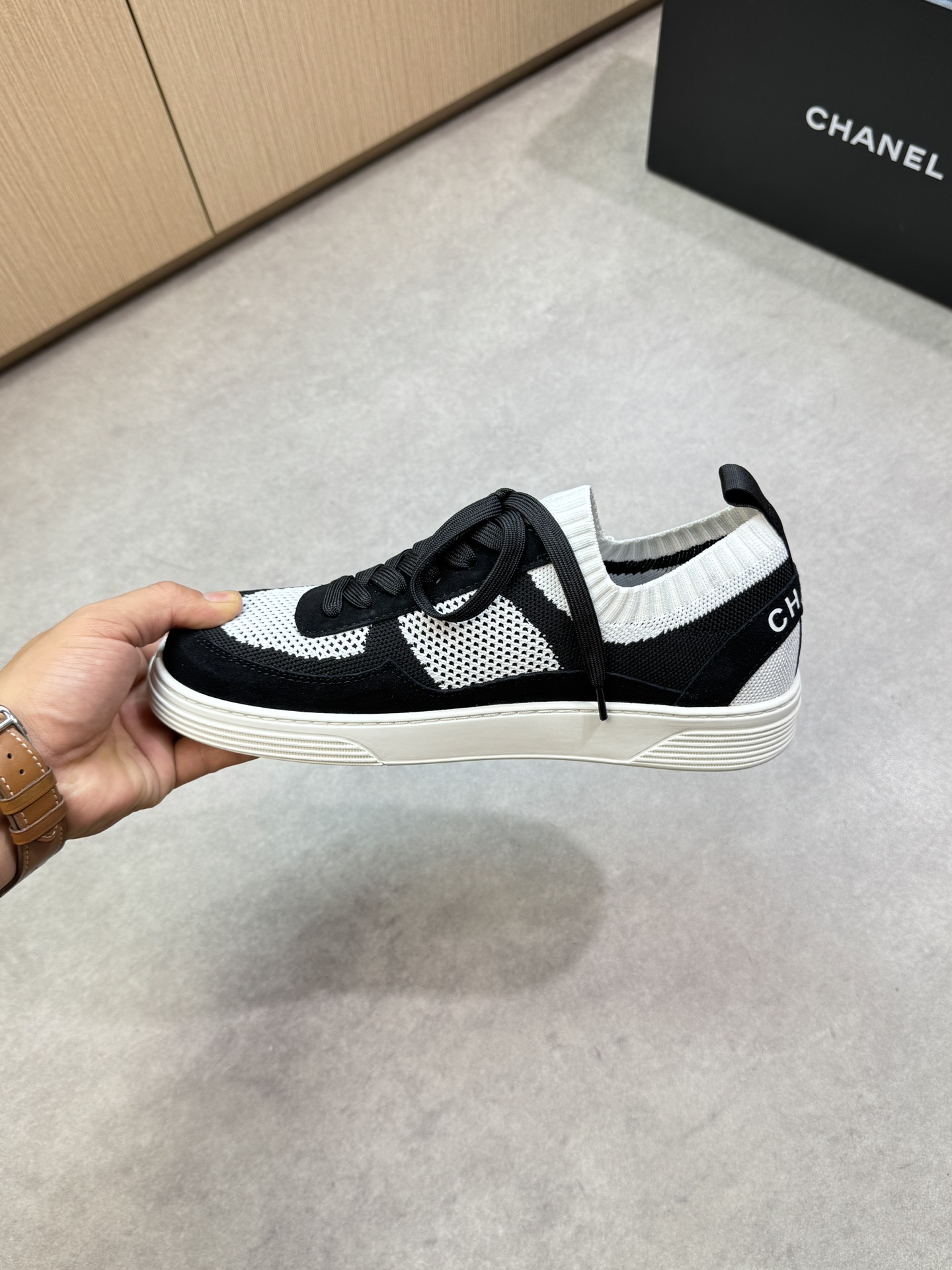 Chanel 高仿針織運動鞋 黑白交織透氣款 雙C經典設計|超A仿原單精品圖片 10 Chanel 高仿針織運動鞋 黑白交織透氣款 雙C經典設計|歐美奢侈品精品推薦