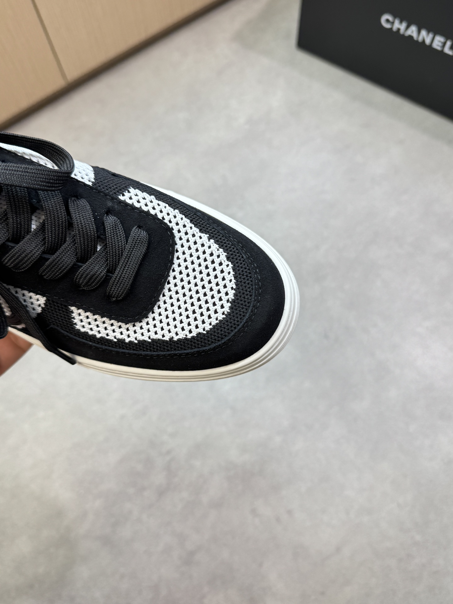 Chanel 高仿針織運動鞋 黑白交織透氣款 雙C經典設計|超A仿原單精品圖片 9 Chanel 高仿針織運動鞋 黑白交織透氣款 雙C經典設計|歐美奢侈品精品推薦