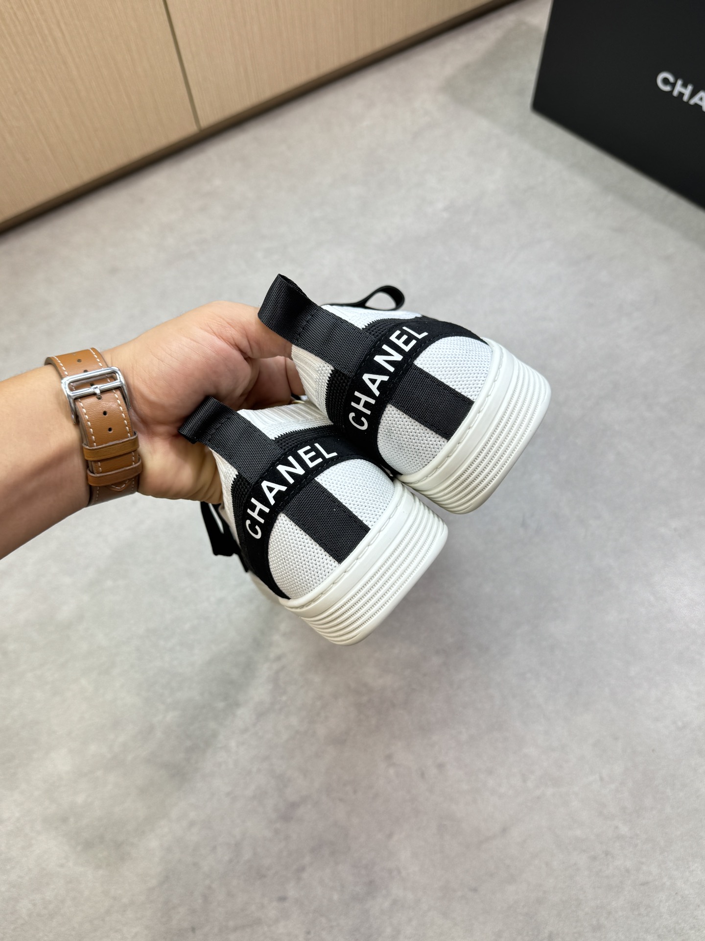 Chanel 高仿針織運動鞋 黑白交織透氣款 雙C經典設計|超A仿原單精品圖片 7 Chanel 高仿針織運動鞋 黑白交織透氣款 雙C經典設計|歐美奢侈品精品推薦