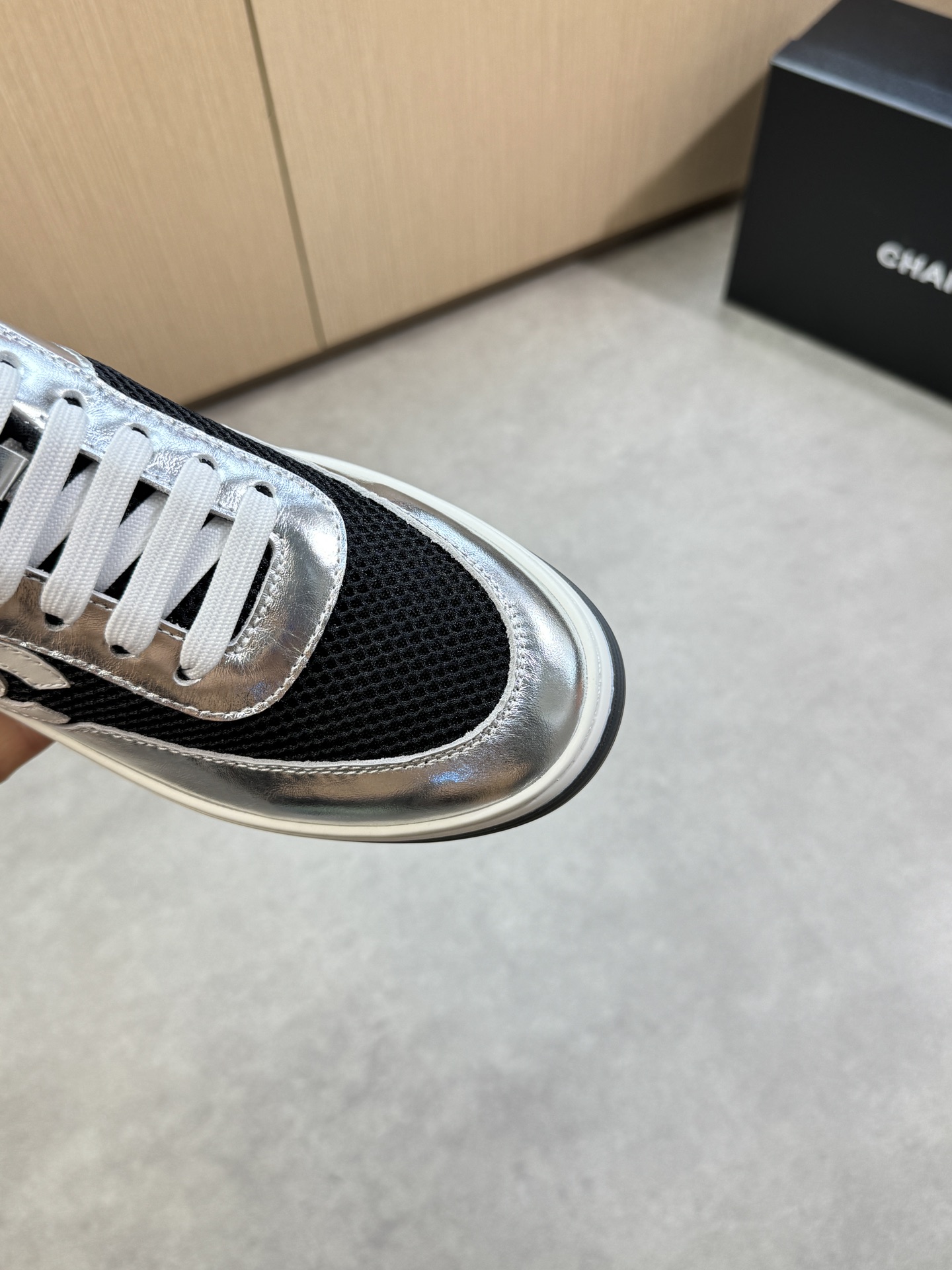 Chanel 精品仿製銀黑拼接運動鞋 經典雙C立體設計｜歐美奢侈品精品推薦