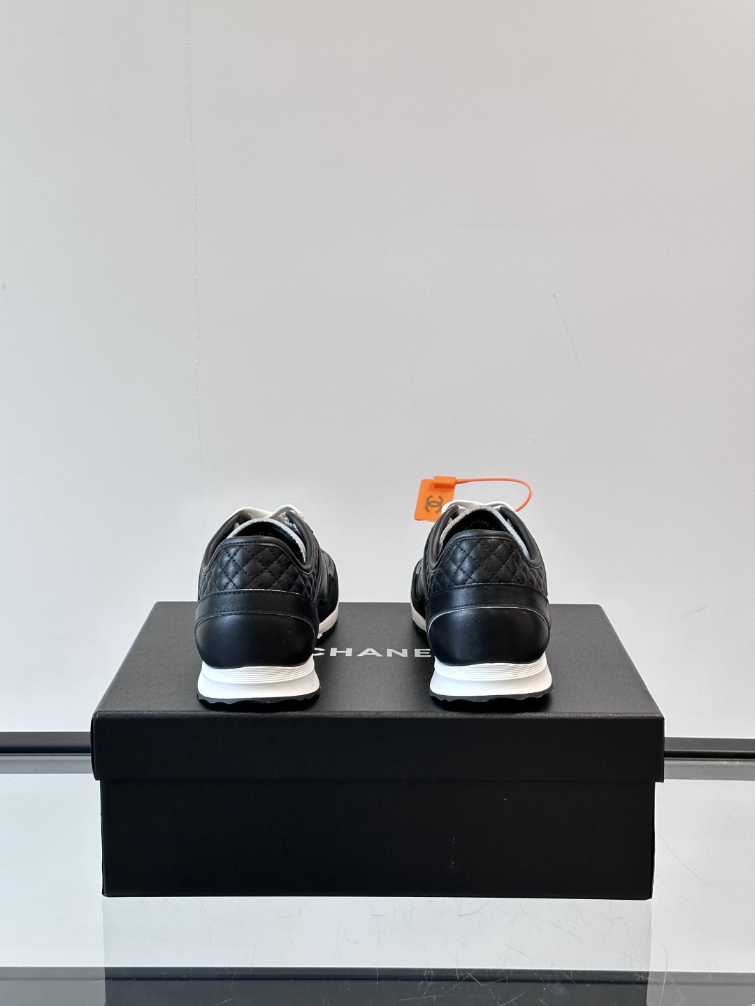 Chanel A貨黑色皮革運動鞋 菱格縫線經典雙C款|超A仿原單精品圖片 9 Chanel A貨黑色皮革運動鞋 菱格縫線經典雙C款|歐美奢侈品精品推薦