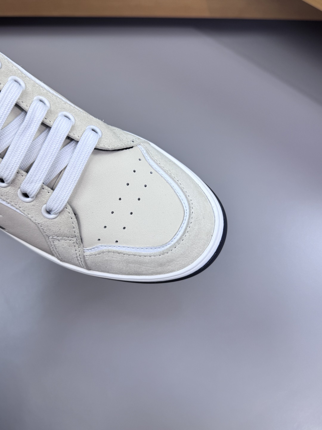 Chanel 高仿米白運動鞋 經典雙C時尚設計|超A仿原單精品圖片 10 Chanel 高仿米白運動鞋 經典雙C時尚設計|歐美奢侈品精品推薦