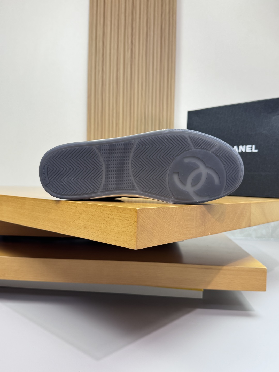 Chanel 原單酒紅灰拼接運動鞋 雙C立體刺繡設計|超A仿原單精品圖片 14 Chanel 原單酒紅灰拼接運動鞋 雙C立體刺繡設計|歐美奢侈品精品推薦