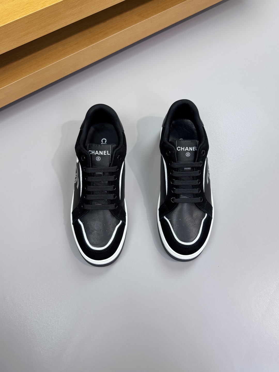 Chanel 高仿黑白拼接運動鞋 雙C立體經典設計|超A仿原單精品圖片 12 Chanel 高仿黑白拼接運動鞋 雙C立體經典設計|歐美奢侈品精品推薦