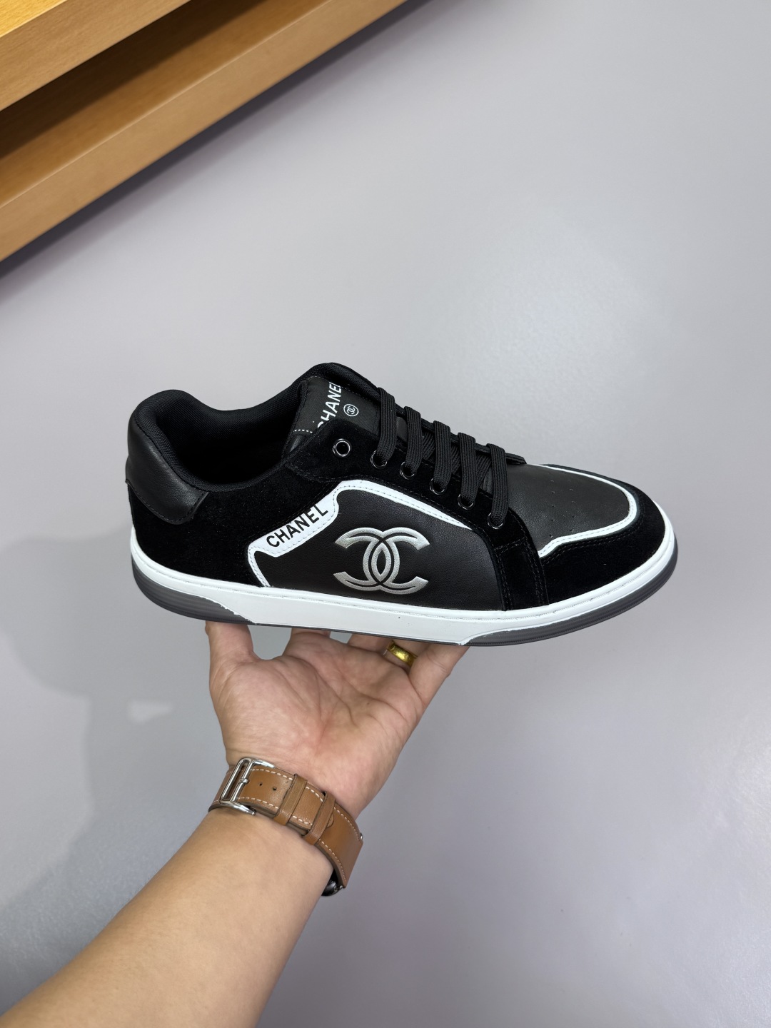 Chanel 高仿黑白拼接運動鞋 雙C立體經典設計|超A仿原單精品圖片 10 Chanel 高仿黑白拼接運動鞋 雙C立體經典設計|歐美奢侈品精品推薦