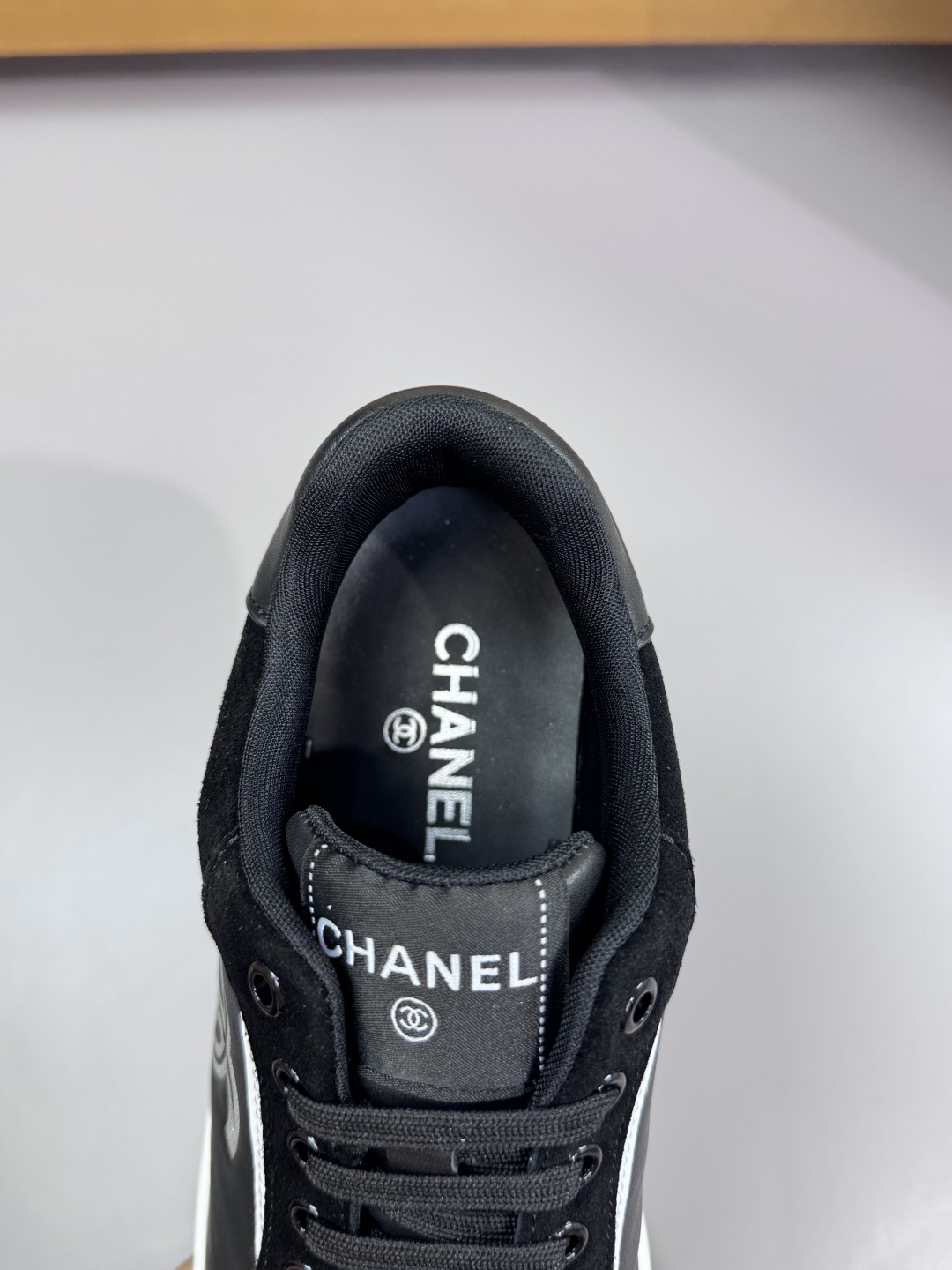 Chanel 高仿黑白拼接運動鞋 雙C立體經典設計|超A仿原單精品圖片 7 Chanel 高仿黑白拼接運動鞋 雙C立體經典設計|歐美奢侈品精品推薦