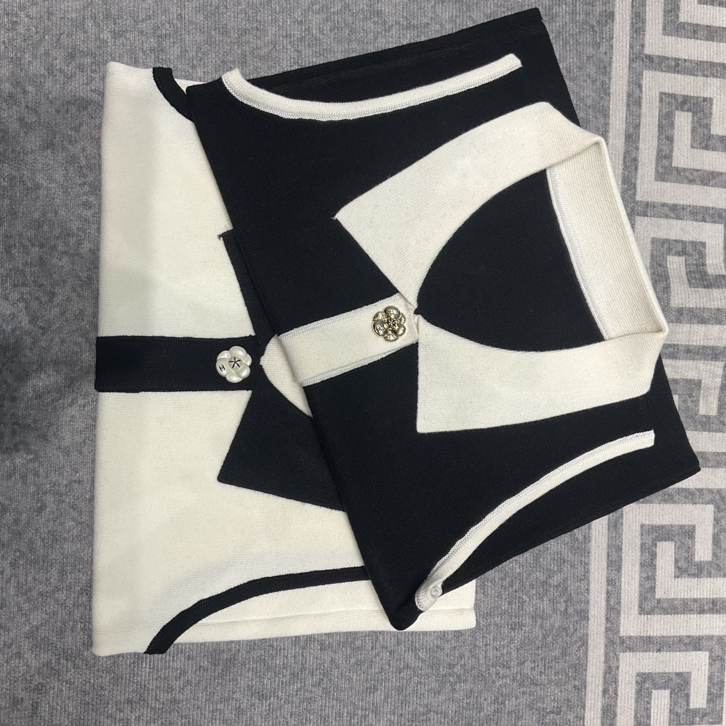 CHANEL 高仿無袖針織背心上衣 經典黑白配色 2025夏季百搭款｜歐美奢侈品精品推薦