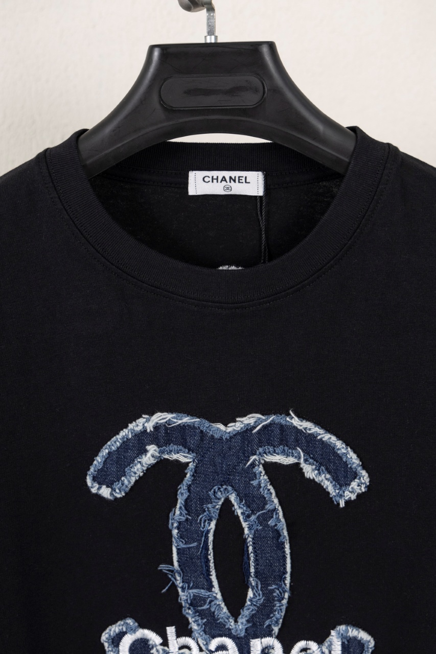 CHANEL高仿短袖T恤 男士牛仔LOGO設計黑色圓領上衣2025時尚新品｜歐美奢侈品精品推薦