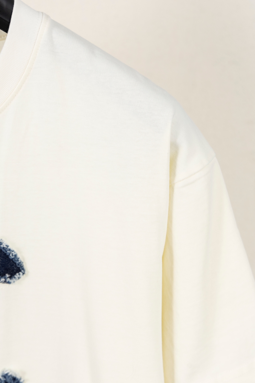 CHANEL高仿短袖T恤 女士牛仔LOGO拼接設計 白色圓領上衣2025新款|超A仿原單精品圖片 10 CHANEL高仿短袖T恤 女士牛仔LOGO拼接設計 白色圓領上衣2025新款|歐美奢侈品精品推薦