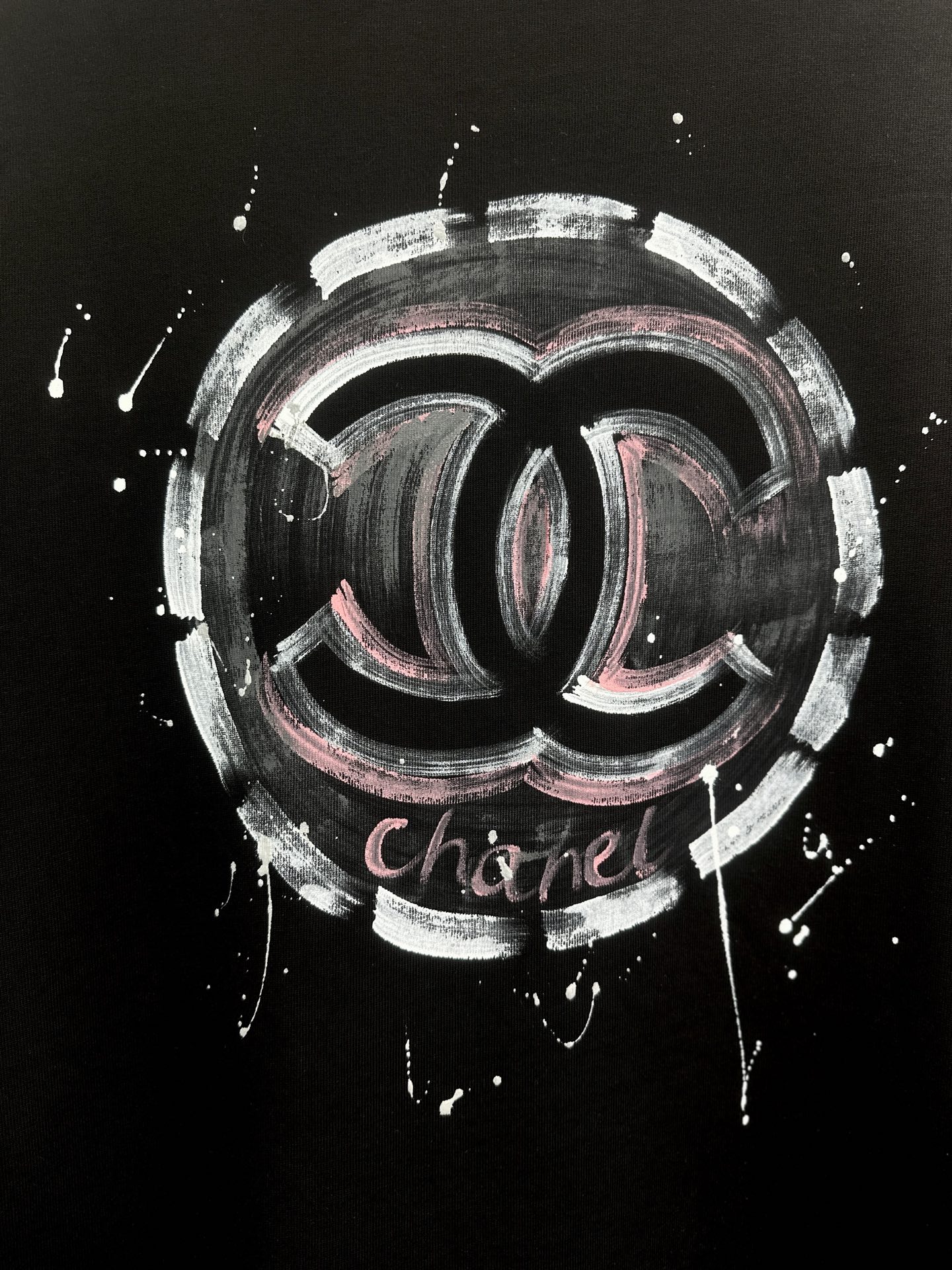 CHANEL高仿長袖T恤 女士黑色手繪LOGO印花上衣2025春秋新款|超A仿原單精品圖片 10 CHANEL高仿長袖T恤 女士黑色手繪LOGO印花上衣2025春秋新款|歐美奢侈品精品推薦