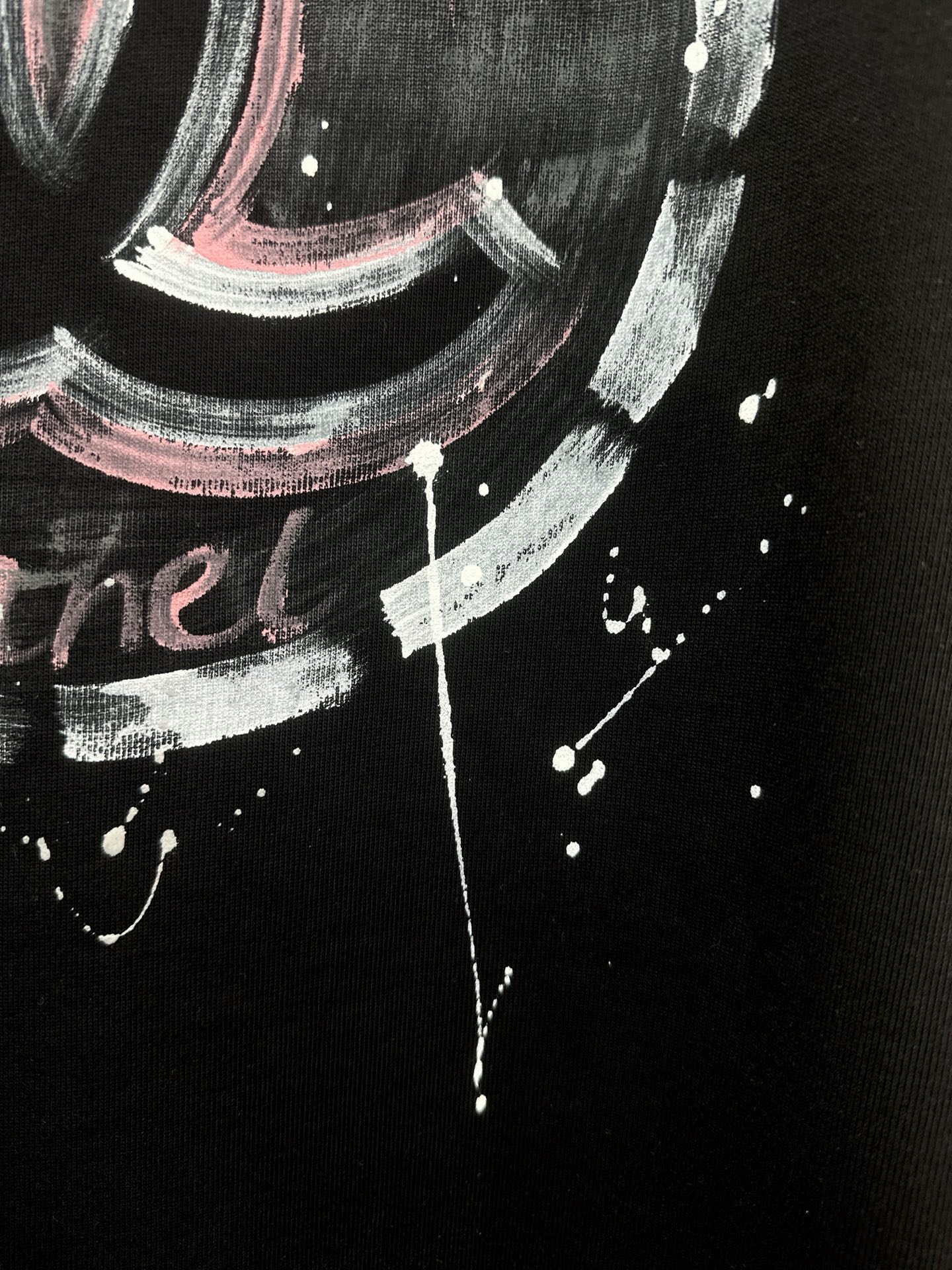 CHANEL高仿長袖T恤 女士黑色手繪LOGO印花上衣2025春秋新款|超A仿原單精品圖片 8 CHANEL高仿長袖T恤 女士黑色手繪LOGO印花上衣2025春秋新款|歐美奢侈品精品推薦