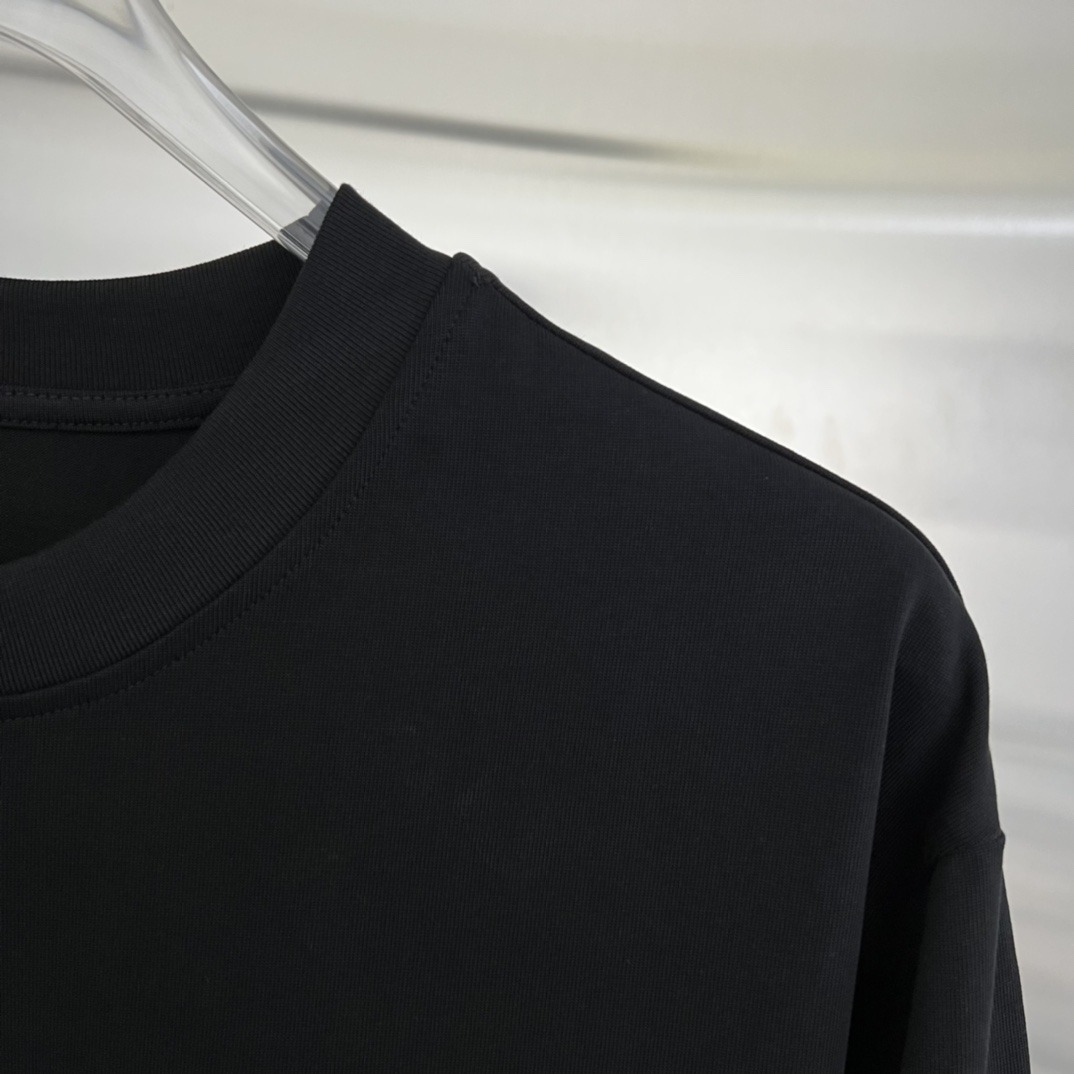 CHANEL高仿長袖T恤 女士黑色漸層碎片LOGO印花上衣2025春秋新款|超A仿原單精品圖片 10 CHANEL高仿長袖T恤 女士黑色漸層碎片LOGO印花上衣2025春秋新款|歐美奢侈品精品推薦