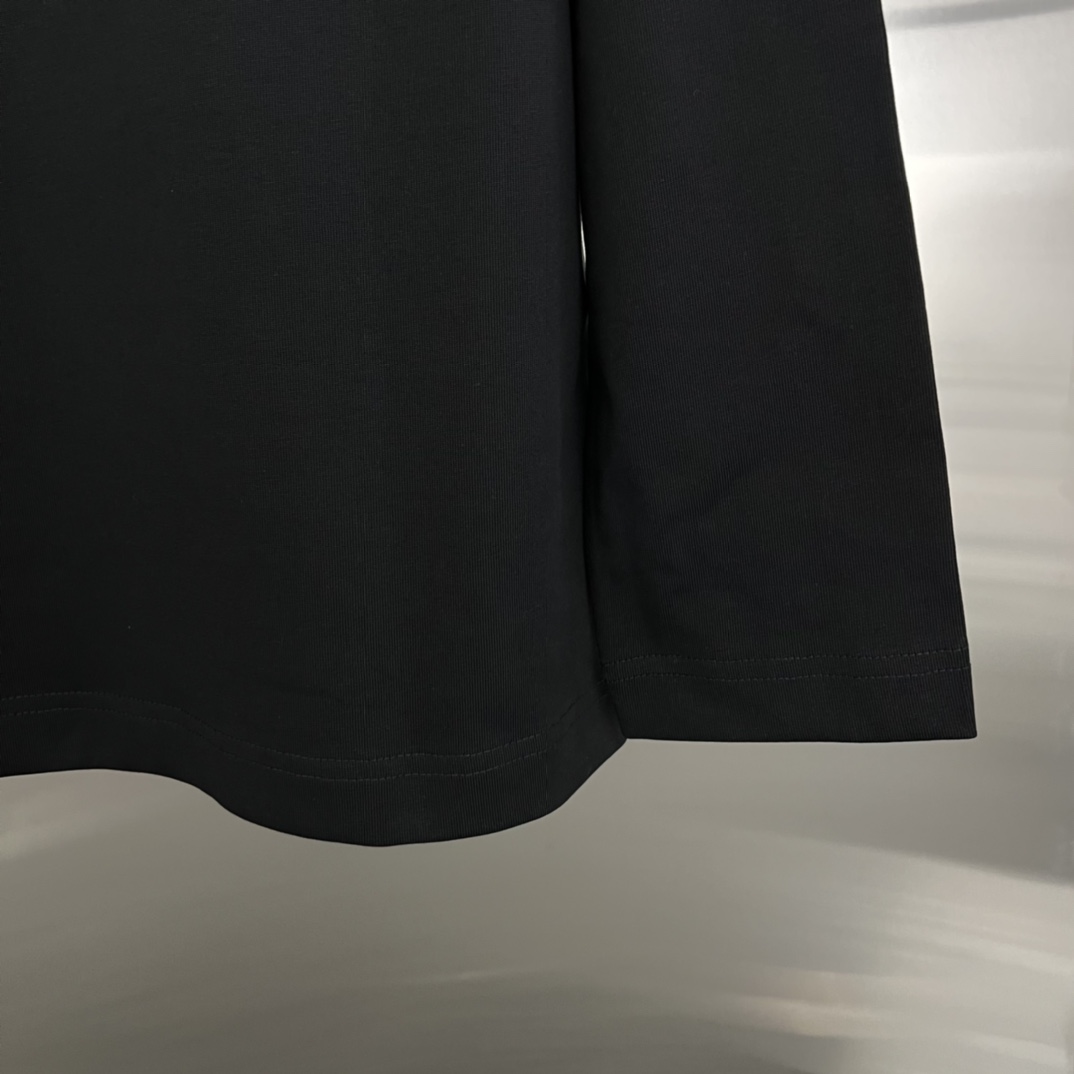 CHANEL高仿長袖T恤 女士黑色漸層碎片LOGO印花上衣2025春秋新款|超A仿原單精品圖片 8 CHANEL高仿長袖T恤 女士黑色漸層碎片LOGO印花上衣2025春秋新款|歐美奢侈品精品推薦