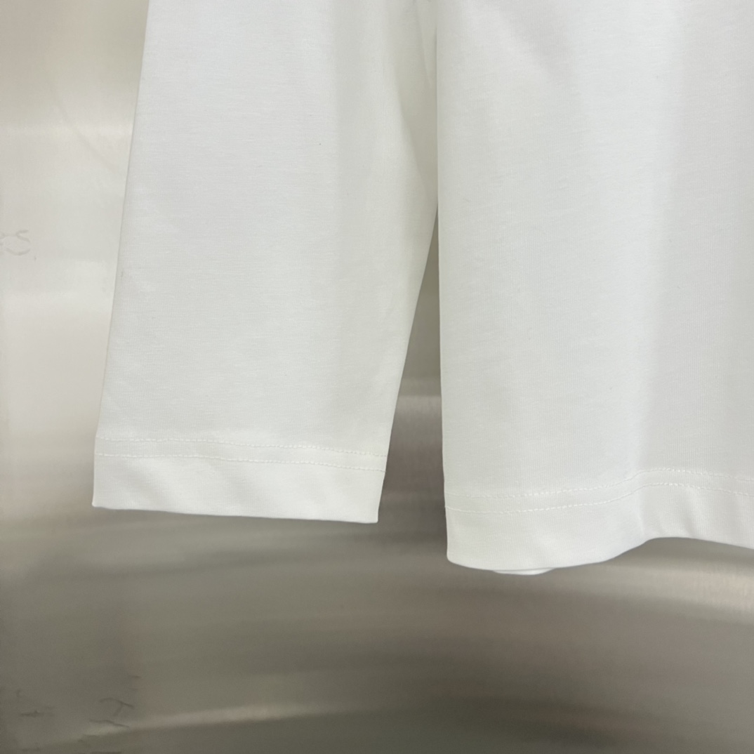 CHANEL高仿長袖T恤 女士白色漸層碎片LOGO印花上衣2025新款|超A仿原單精品圖片 9 CHANEL高仿長袖T恤 女士白色漸層碎片LOGO印花上衣2025新款|歐美奢侈品精品推薦