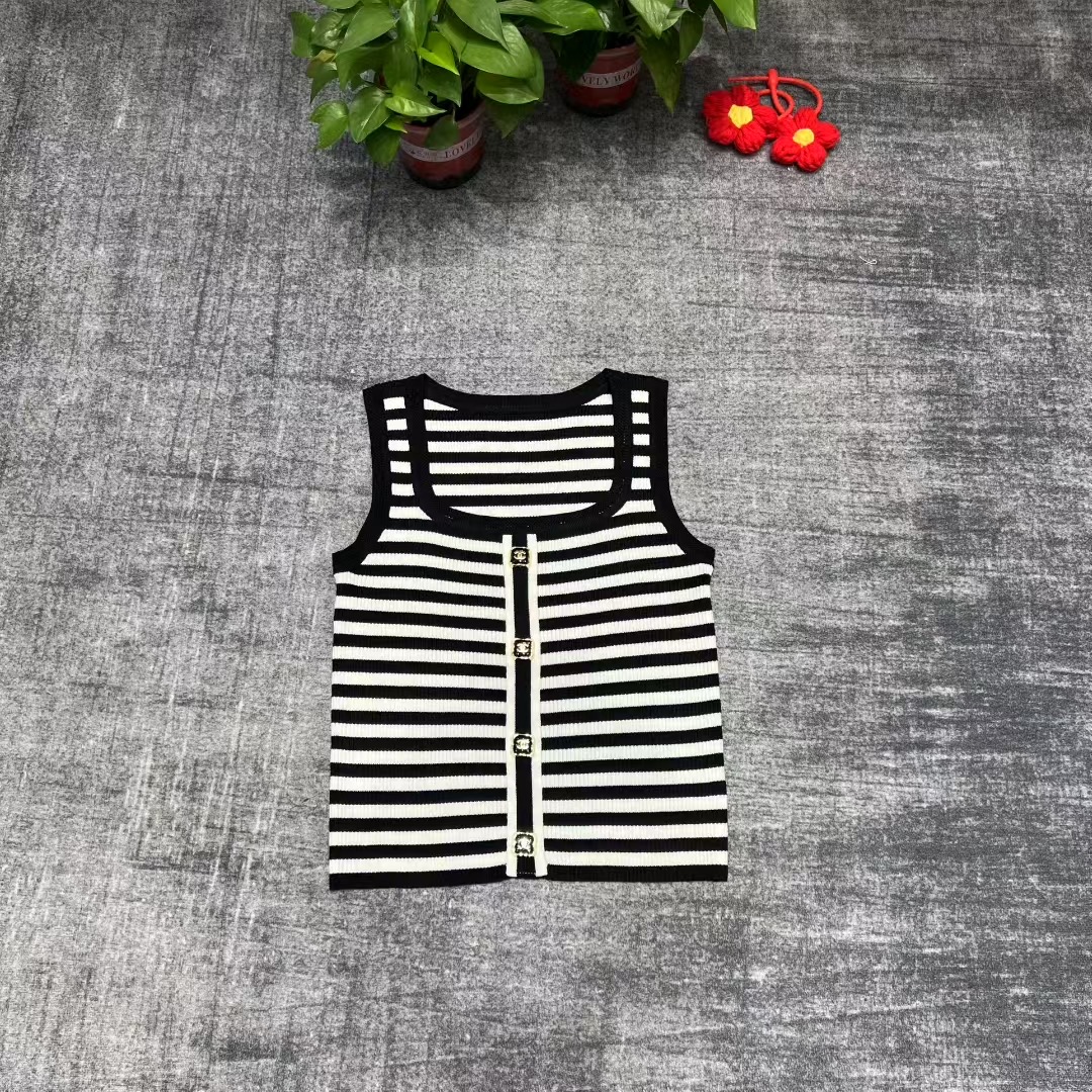 CHANEL條紋金扣針織背心 高仿精品夏季女款上衣|超A仿原單精品圖片 8 CHANEL條紋金扣針織背心 高仿精品夏季女款上衣|歐美奢侈品精品推薦