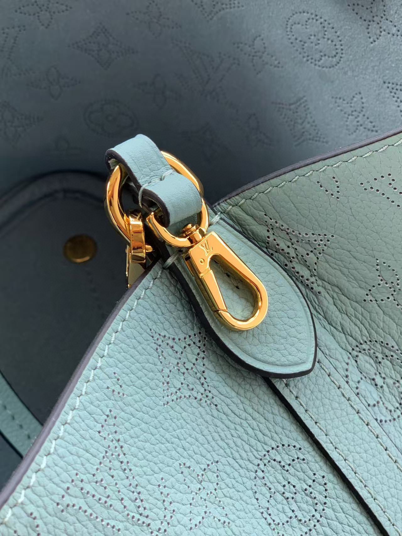 LV精品仿製女士托特包薄荷綠壓花皮革清新時尚款｜歐美奢侈品精品推薦