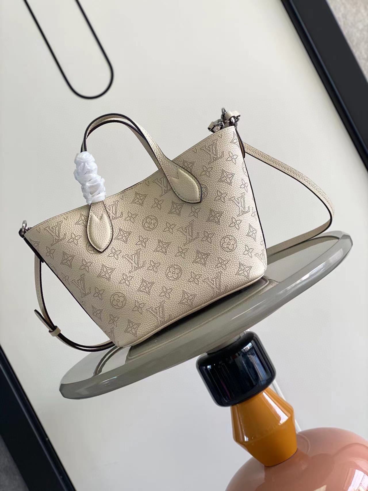 LV精品仿製女士托特包奶白壓花皮革高雅氣質手提包｜歐美奢侈品精品推薦