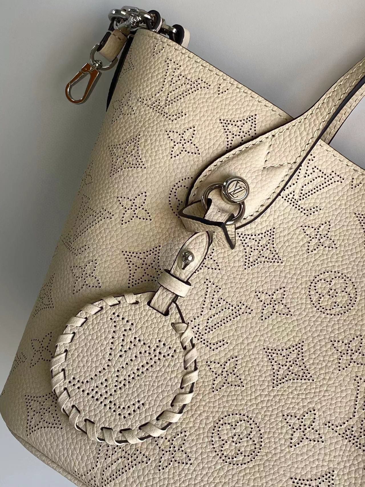 LV精品仿製女士托特包奶白壓花皮革高雅氣質手提包｜歐美奢侈品精品推薦