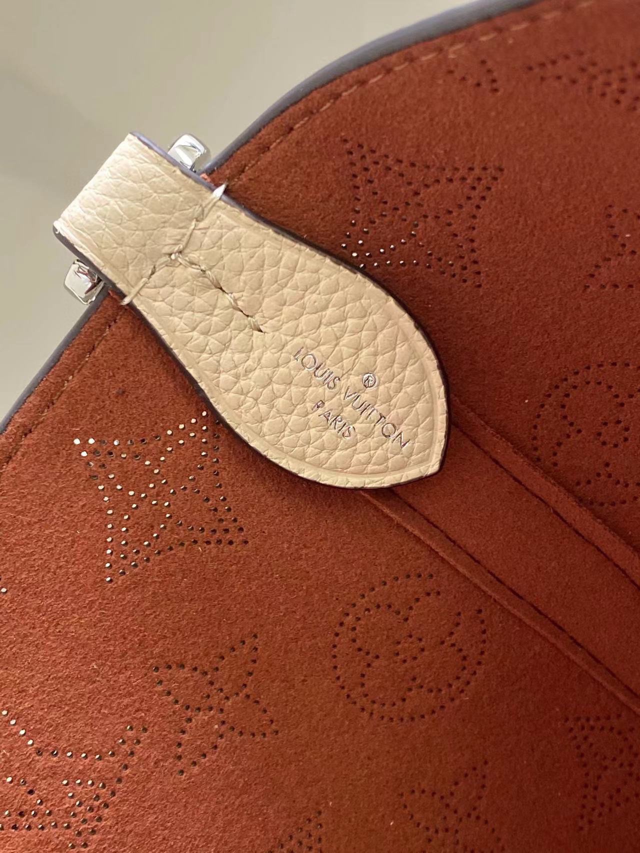 LV精品仿製女士托特包奶白壓花皮革高雅氣質手提包｜歐美奢侈品精品推薦