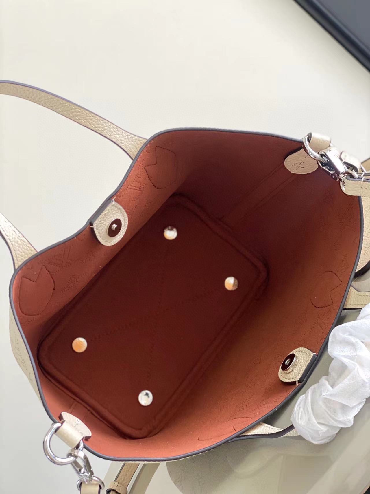 LV精品仿製女士托特包奶白壓花皮革高雅氣質手提包｜歐美奢侈品精品推薦