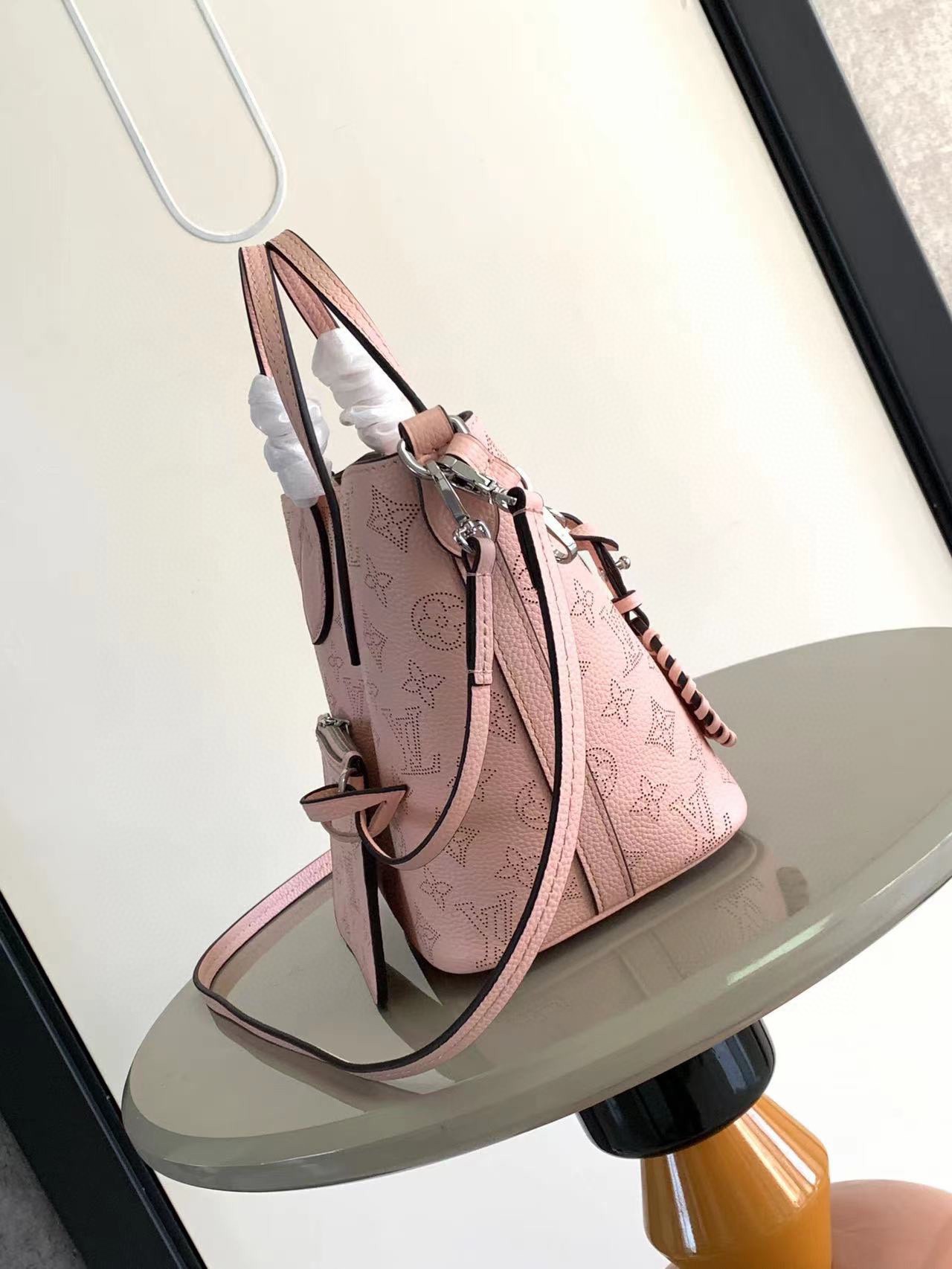 LV高仿女士托特包粉色壓花皮革浪漫優雅百搭款｜歐美奢侈品精品推薦