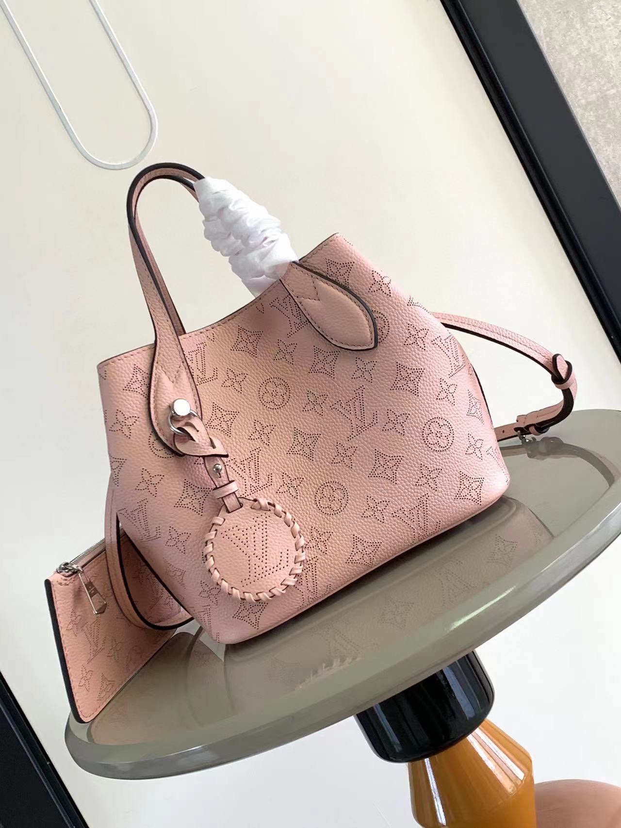 LV高仿女士托特包粉色壓花皮革浪漫優雅百搭款｜歐美奢侈品精品推薦