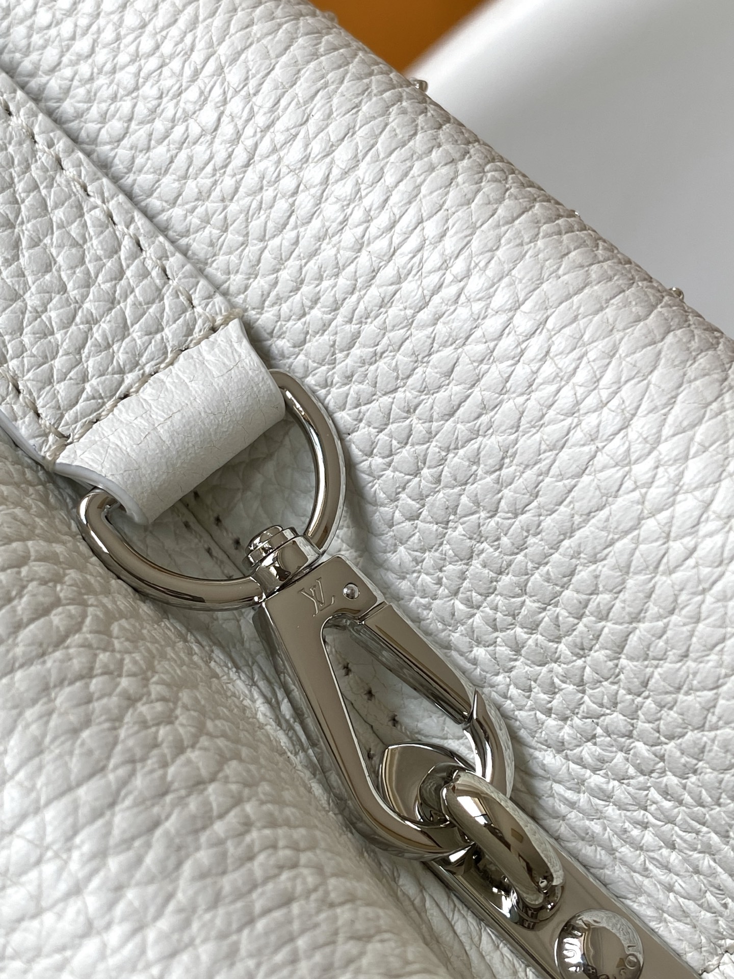 LV高仿女士手提包白色刺繡鑽飾設計 時尚典雅精品款｜歐美奢侈品精品推薦