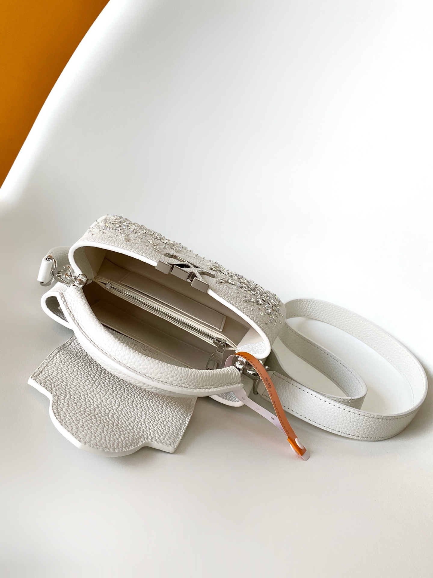 LV精品仿製女士手提包白色鑽飾刺繡小號款 奢華時尚氣質造型｜歐美奢侈品精品推薦