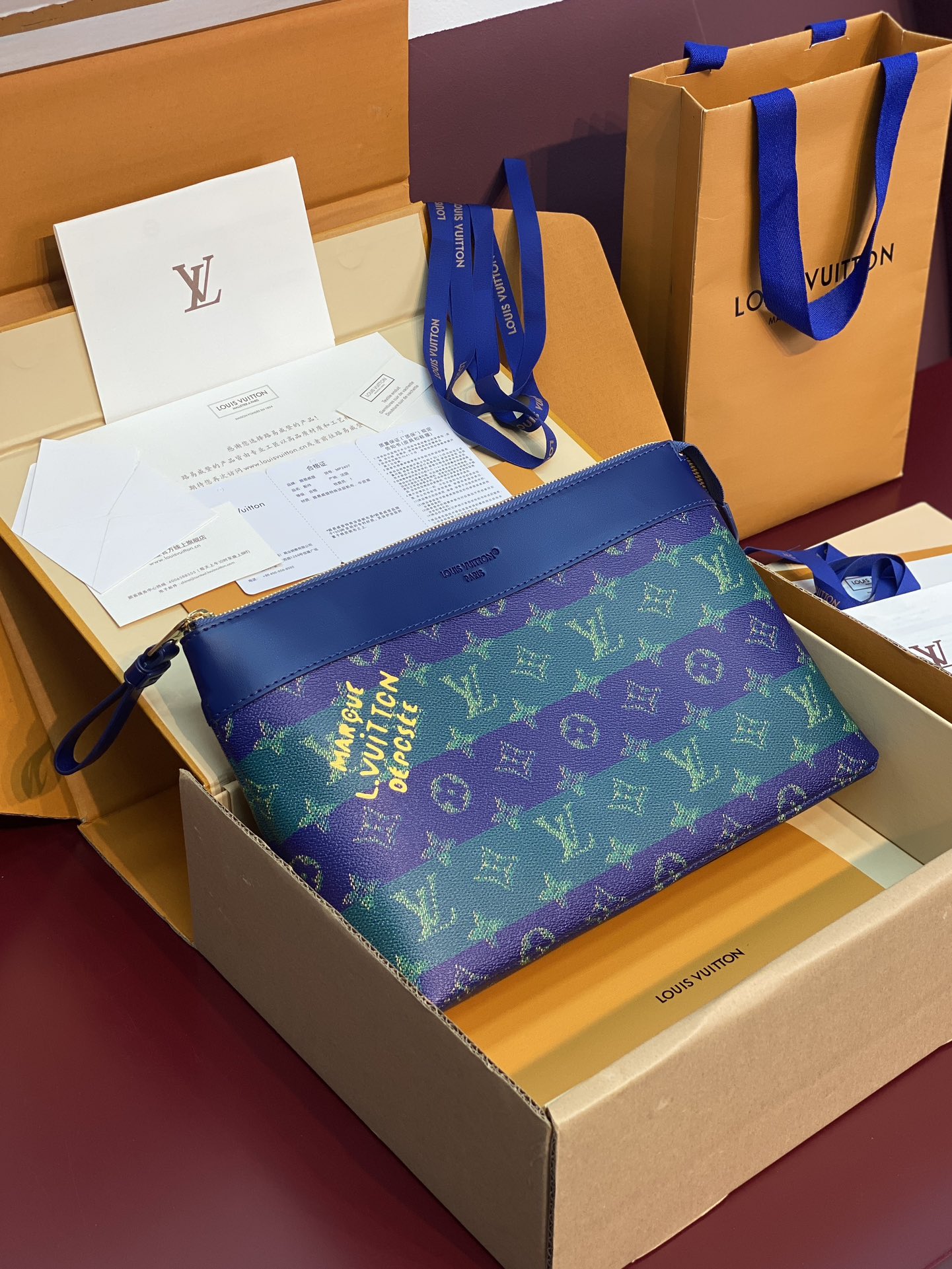 LV精品仿製男士手拿包藍綠漸層設計 潮流新款奢華質感