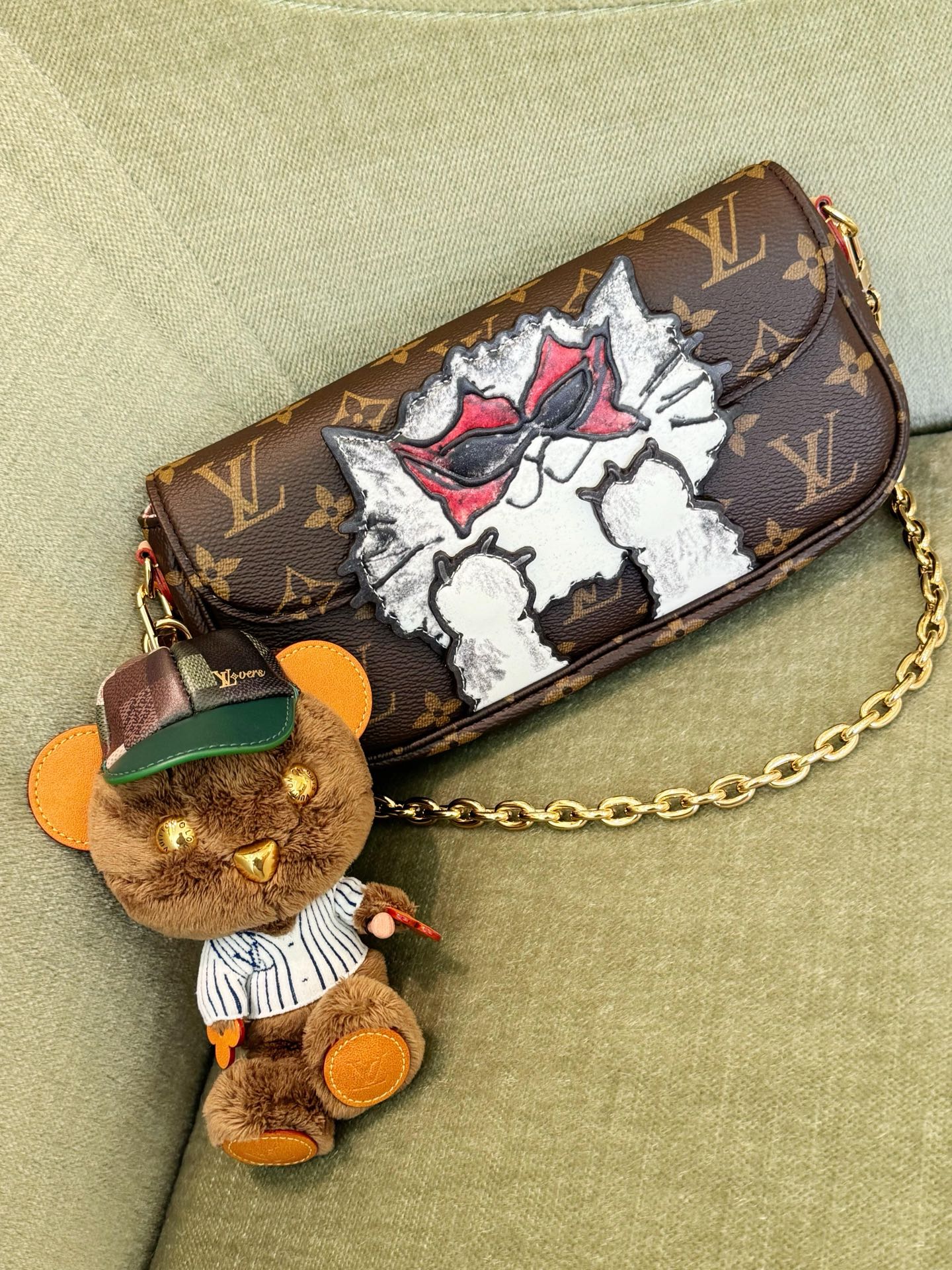 LV一比一卡通貓手拿包經典老花鏈條設計 女士精品潮流款