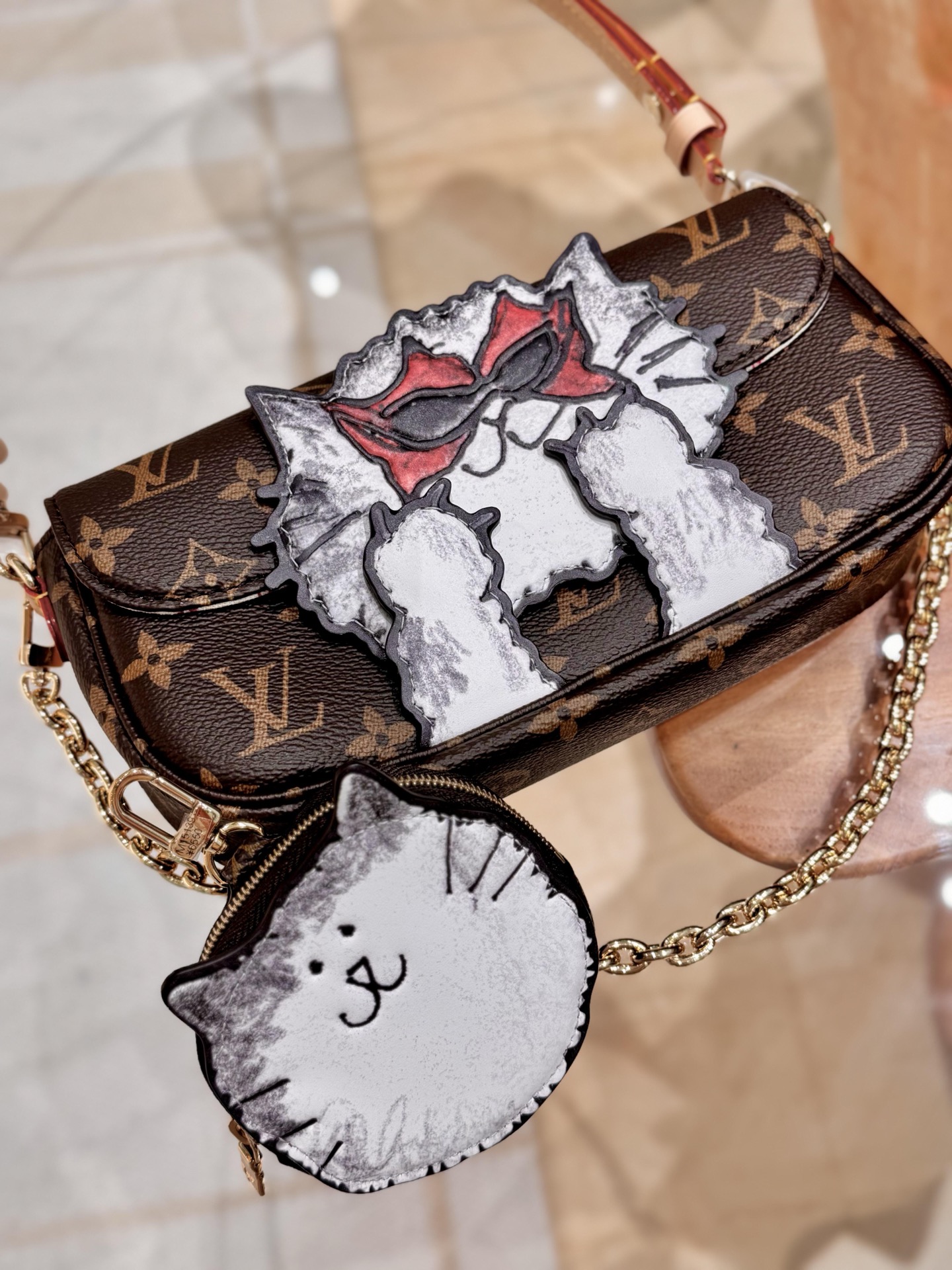 LV一比一卡通貓手拿包經典老花鏈條設計 女士精品潮流款｜歐美奢侈品精品推薦