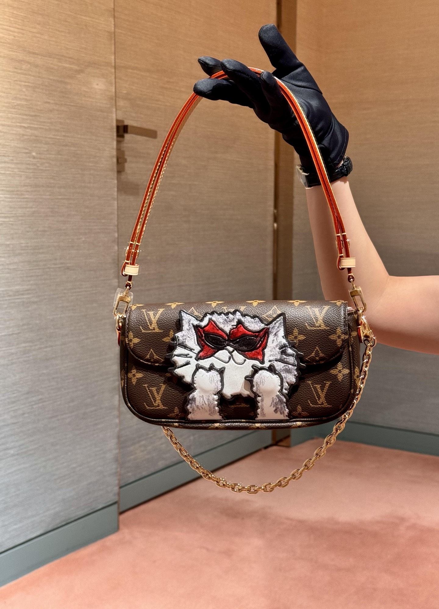 LV一比一卡通貓手拿包經典老花鏈條設計 女士精品潮流款｜歐美奢侈品精品推薦