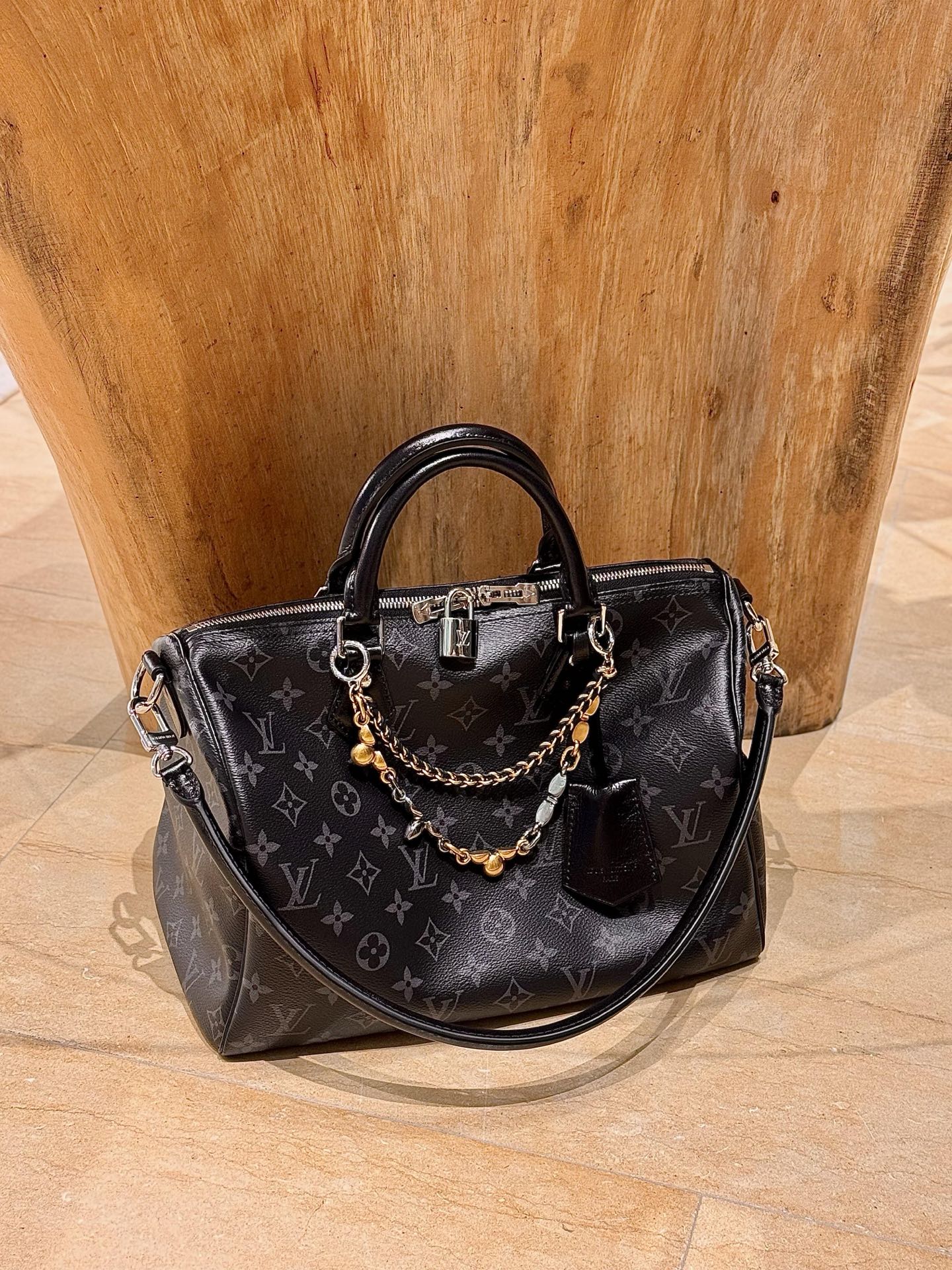 LV高仿黑色老花波士頓包 鍊條裝飾精品手提包氣質款