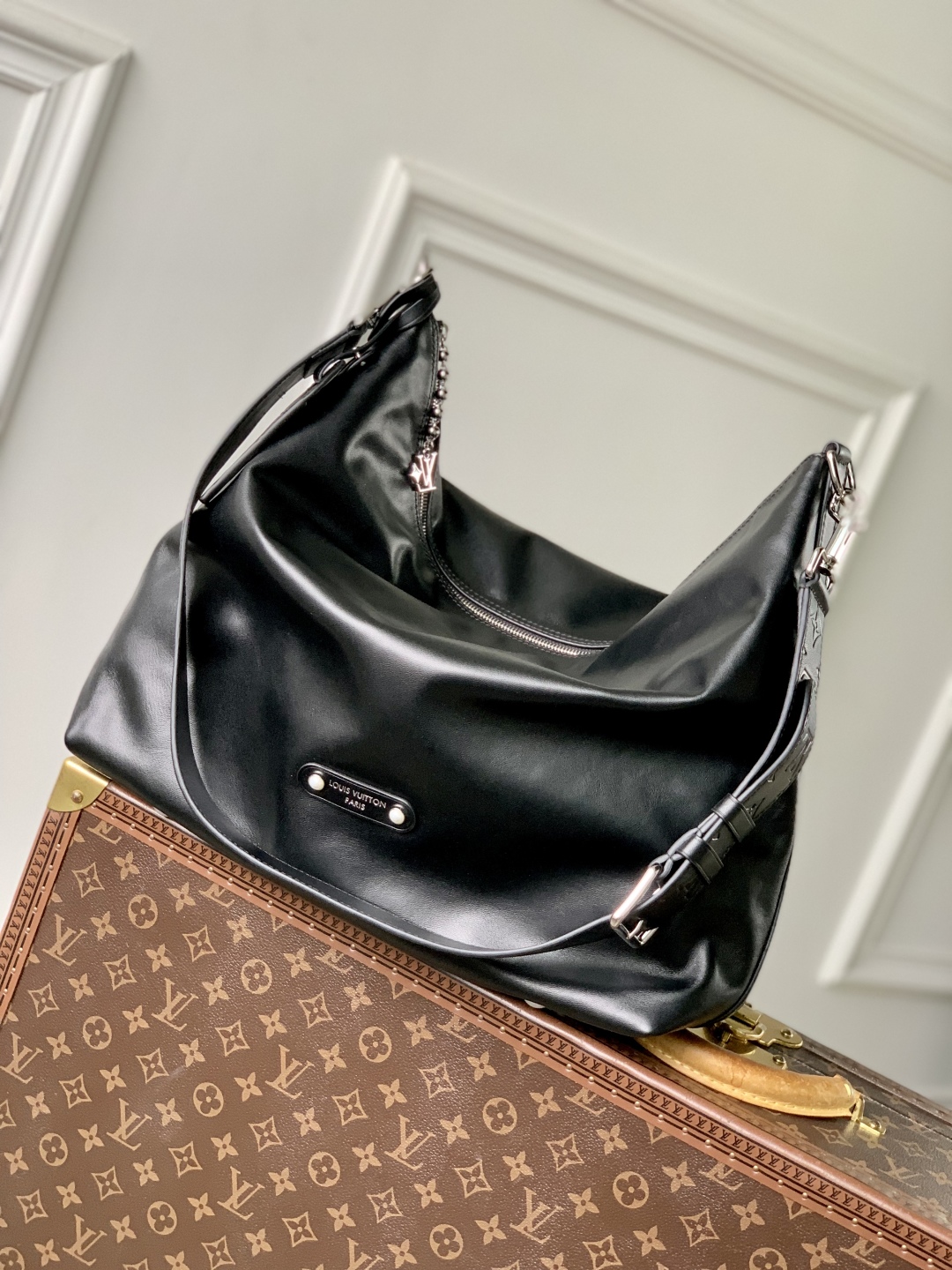 LV高仿黑色肩背包 柔軟皮革質感時尚百搭女包