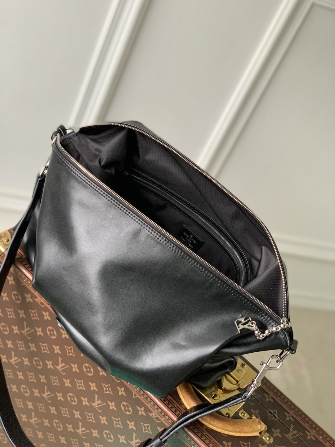 LV高仿黑色肩背包 柔軟皮革質感時尚百搭女包｜歐美奢侈品精品推薦