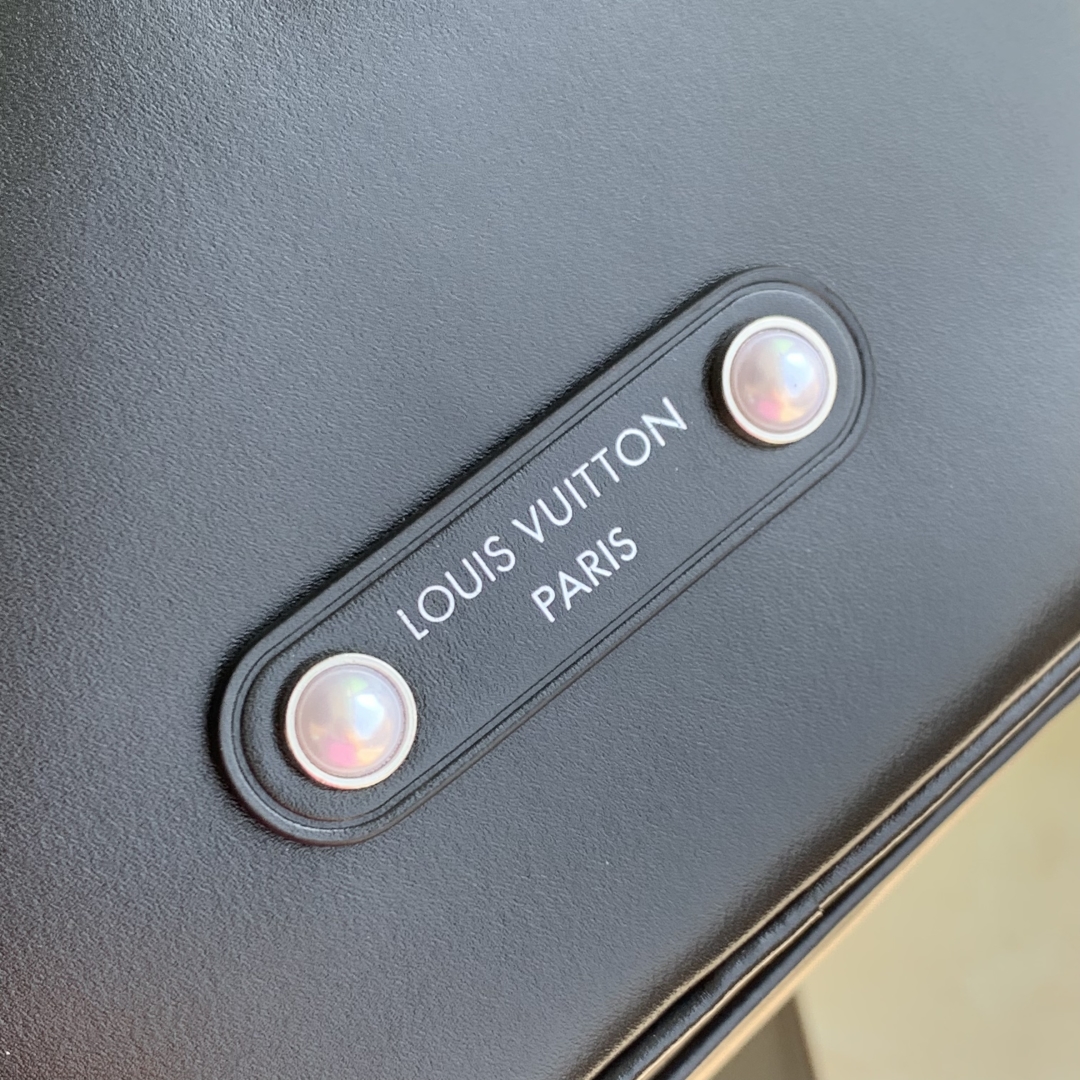 LV高仿黑色水桶包 柔感皮革束口設計通勤百搭女包｜歐美奢侈品精品推薦