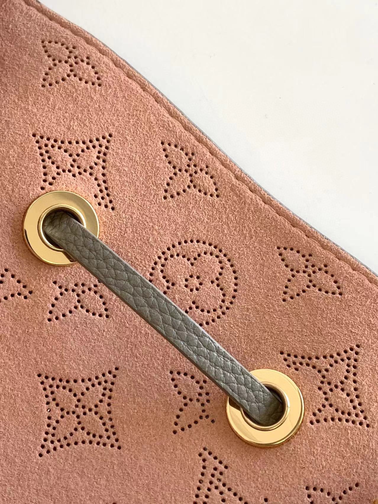 LV高仿灰粉水桶包 經典Monogram鏈條點綴百搭女包｜歐美奢侈品精品推薦