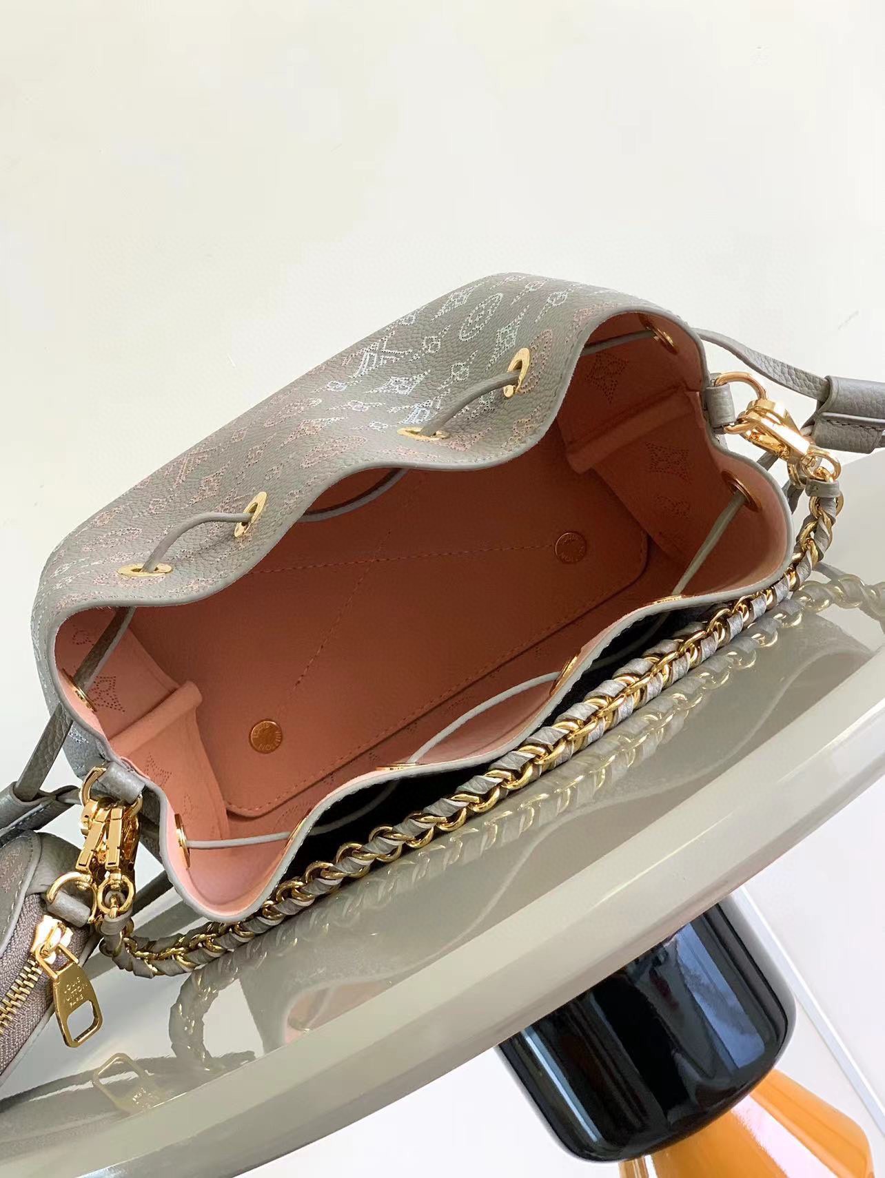 LV高仿灰粉水桶包 經典Monogram鏈條點綴百搭女包｜歐美奢侈品精品推薦