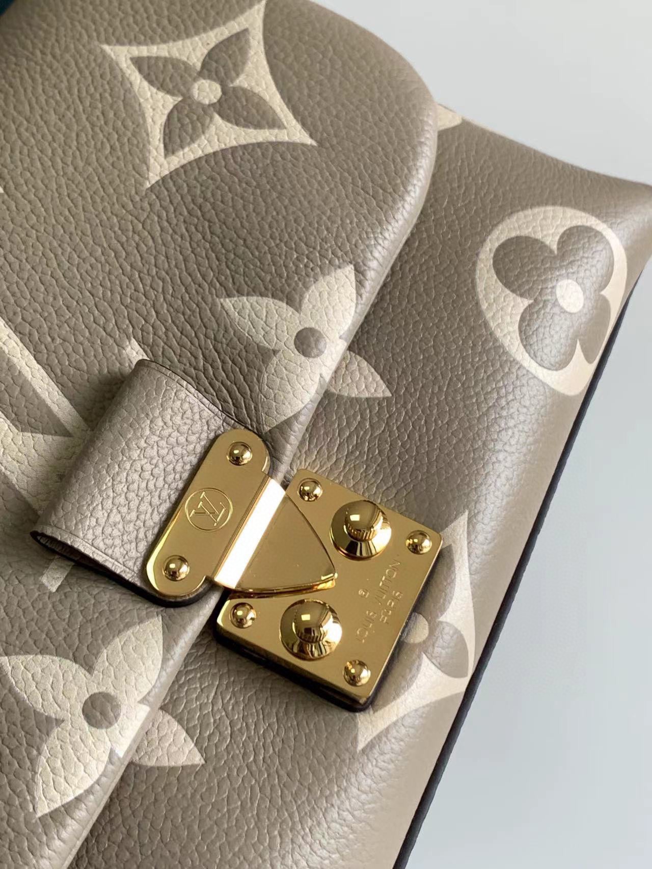 LV原單灰米拼色壓花鎖扣手提包 氣質高雅時尚女用包款