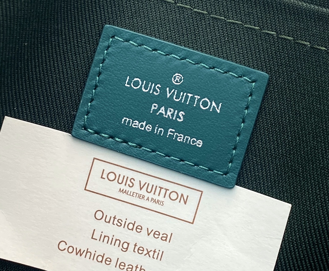 LV高仿綠松石色Monogram手拿包清爽百搭設計款｜歐美奢侈品精品推薦